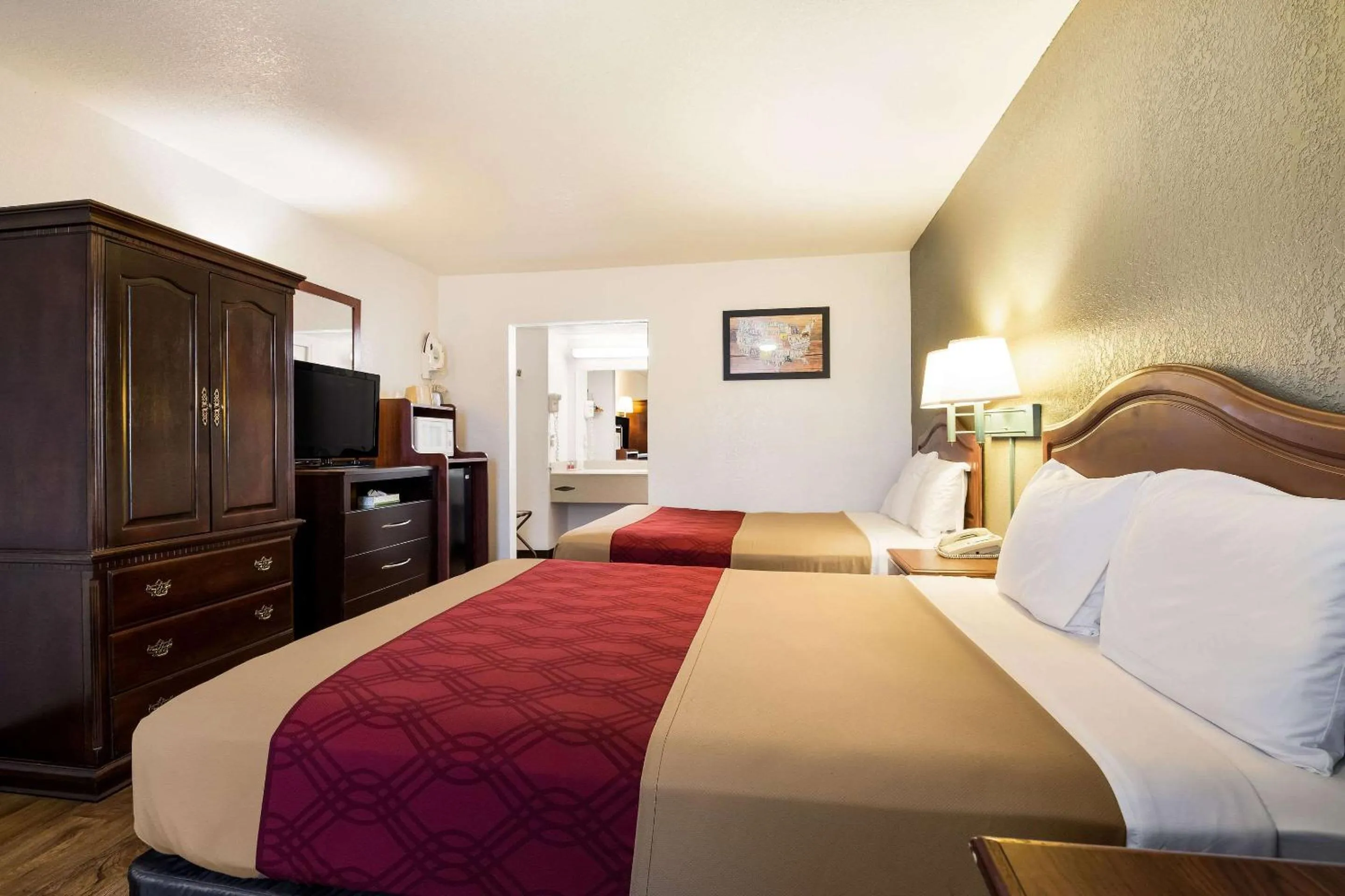 Bedroom in Econo Lodge Bartlesville Hwy 75