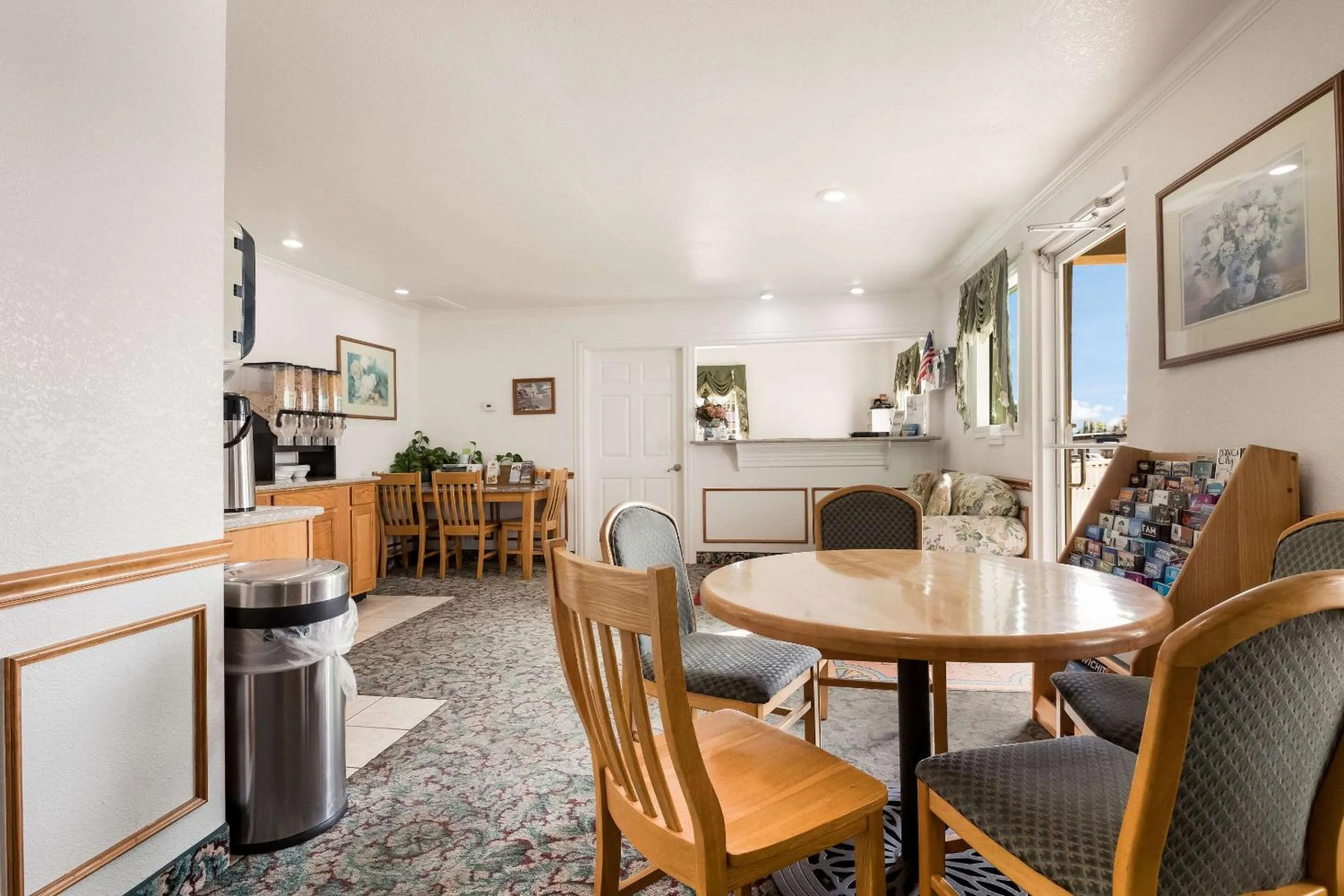 Breakfast in Econo Lodge Bartlesville Hwy 75