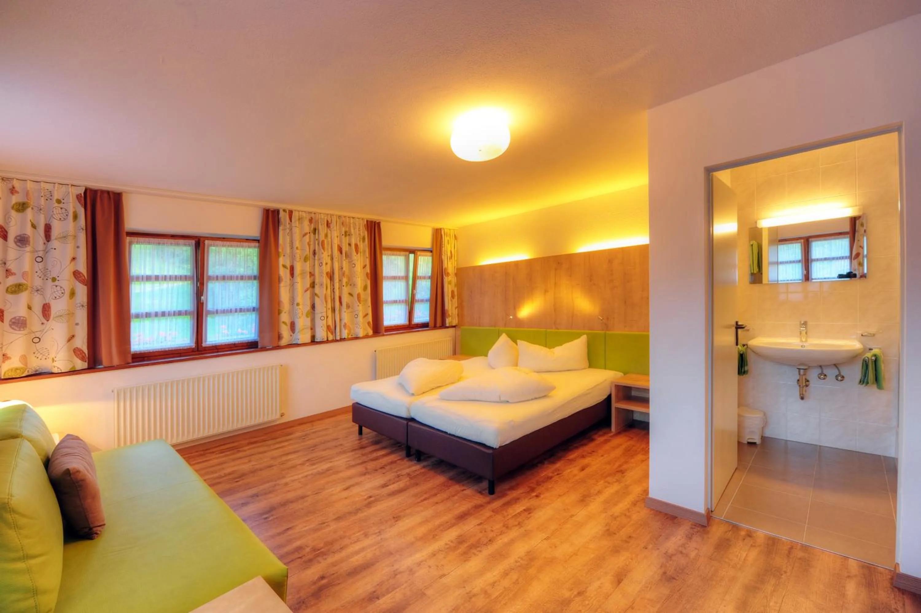 Photo of the whole room, Bed in Wally Berg-Appartements