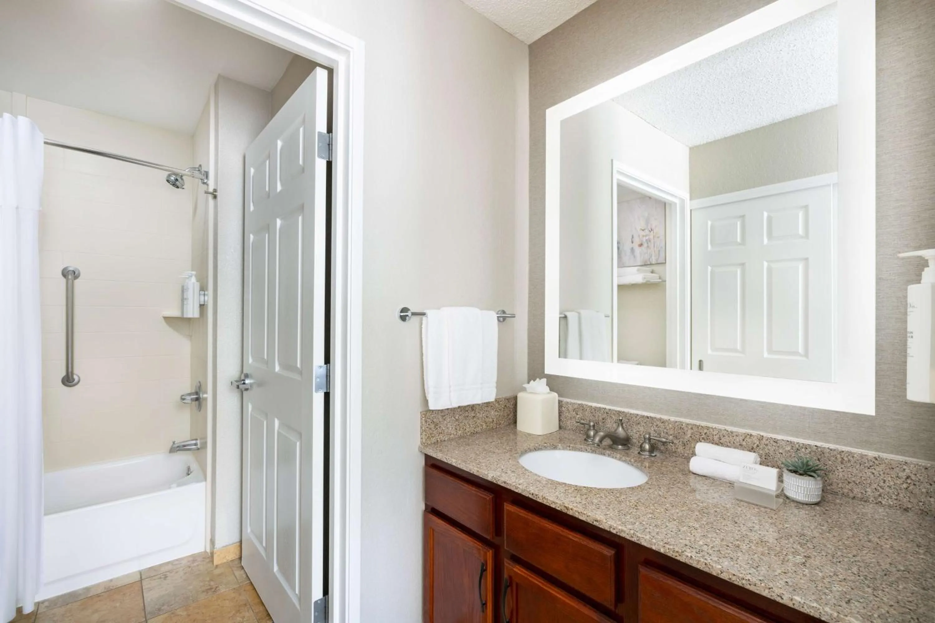 Bathroom in Homewood Suites by Hilton Dallas-DFW Airport N-Grapevine