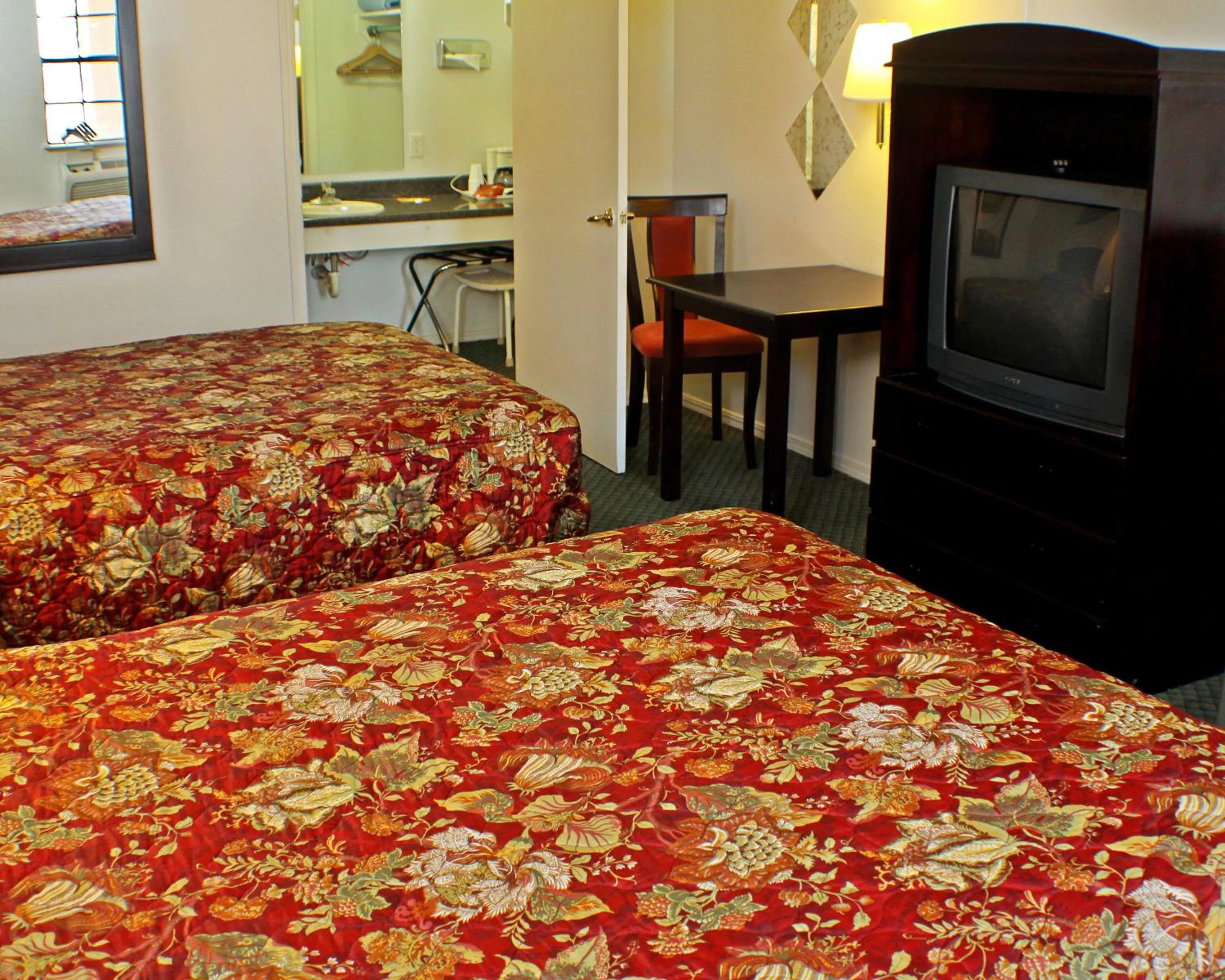 TV and multimedia, Bed in American Dream Inn