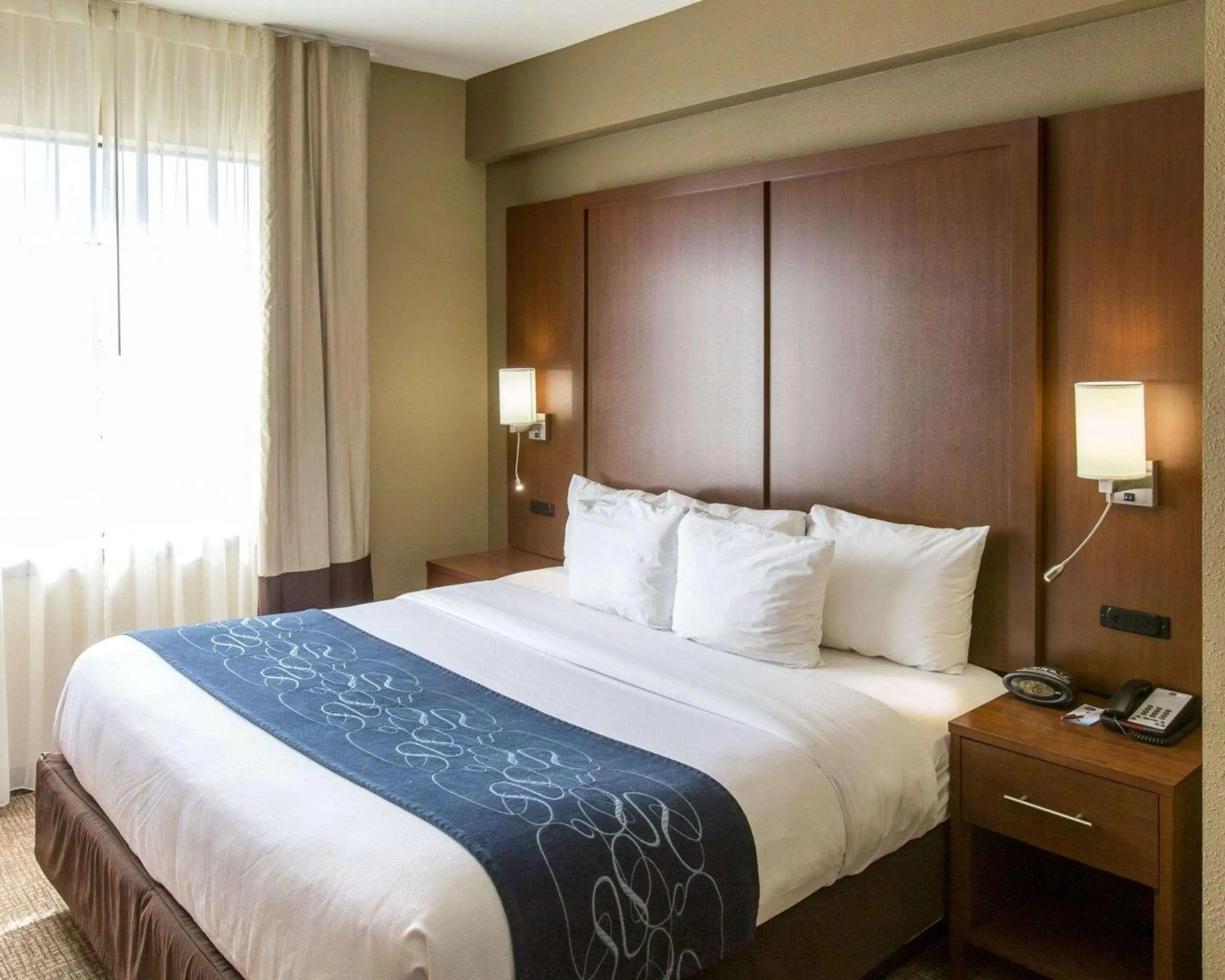 Photo of the whole room, Bed in Comfort Suites Idabel