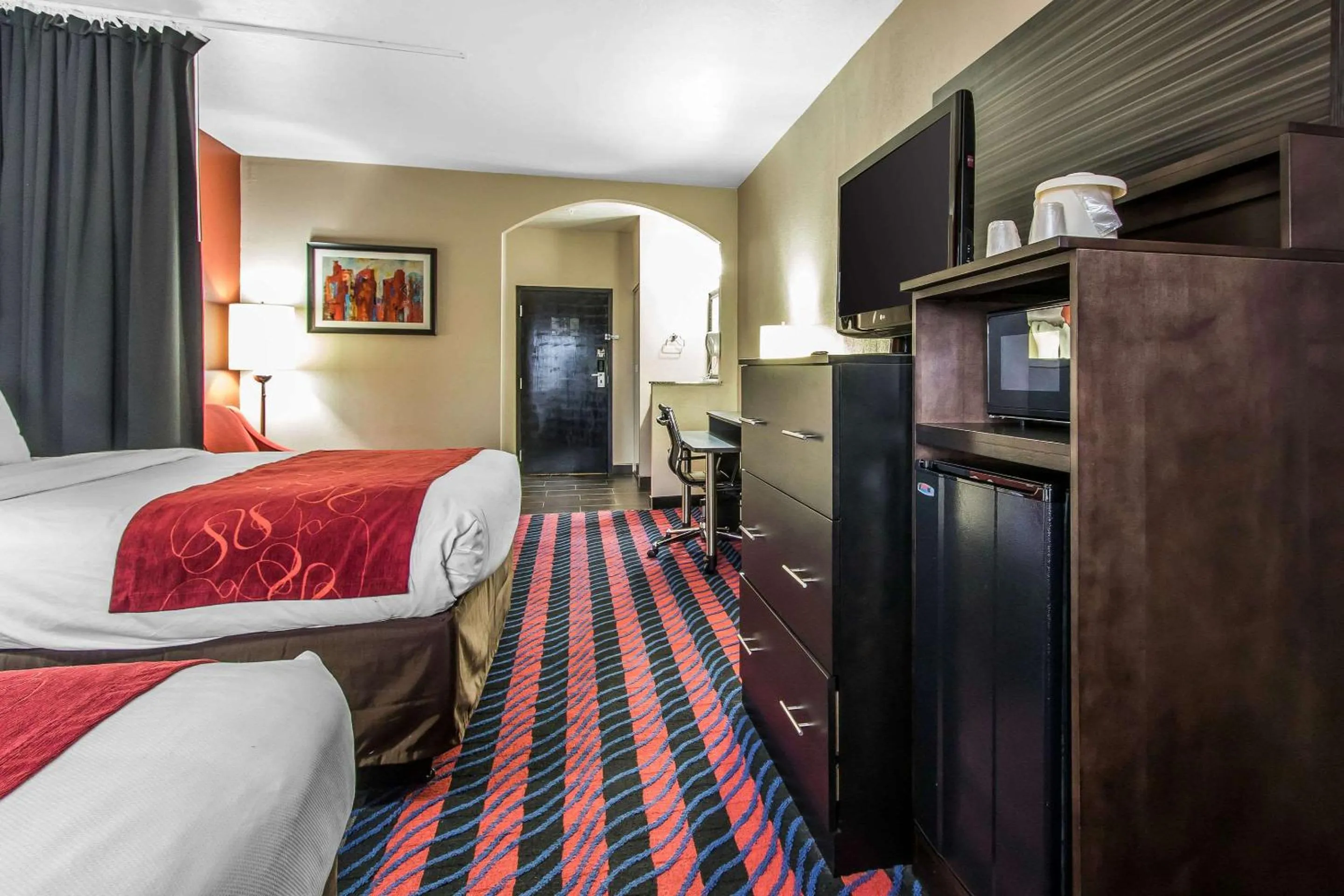 Bedroom, Bed in Comfort Suites Fairgrounds West