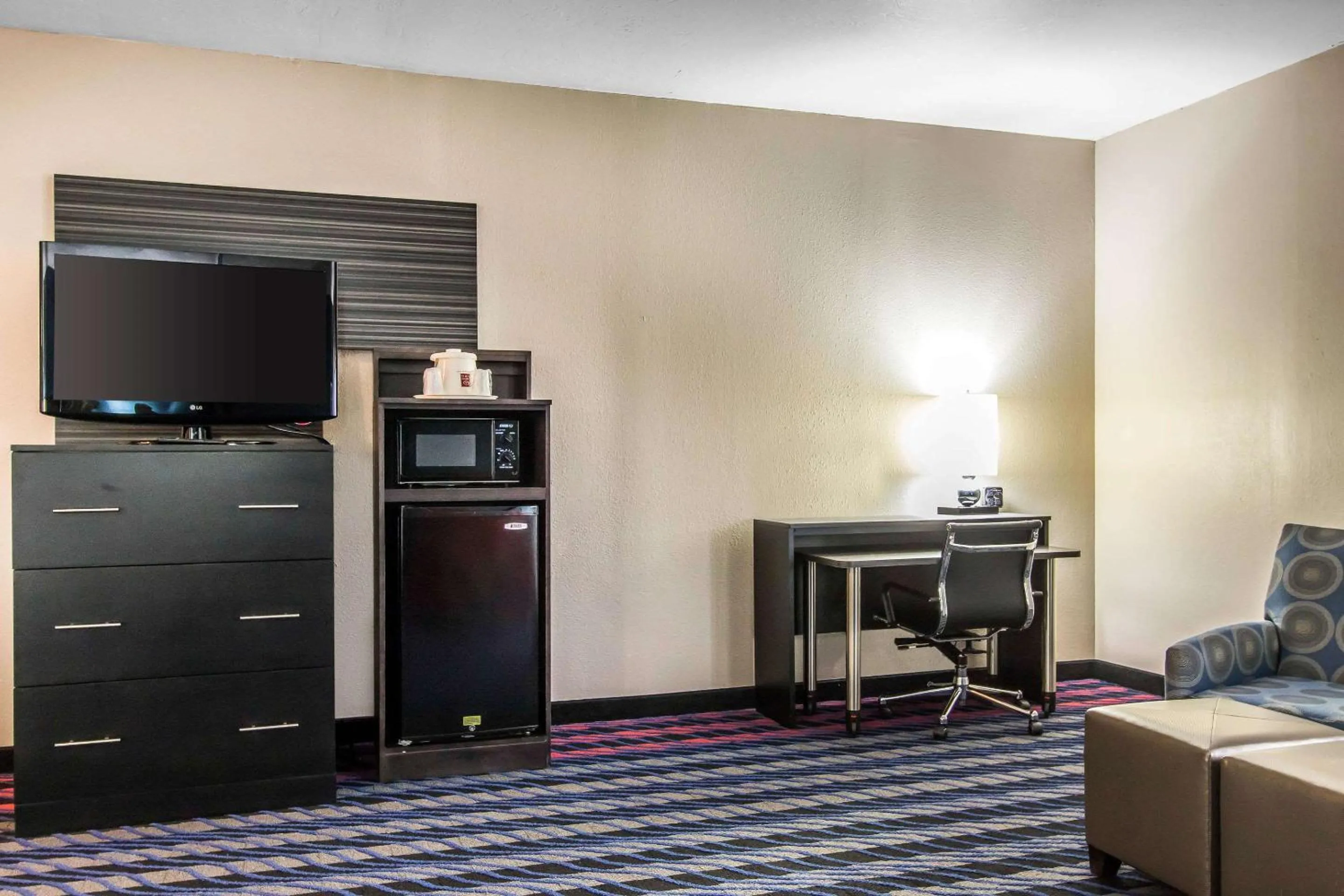 Bedroom in Comfort Suites Fairgrounds West