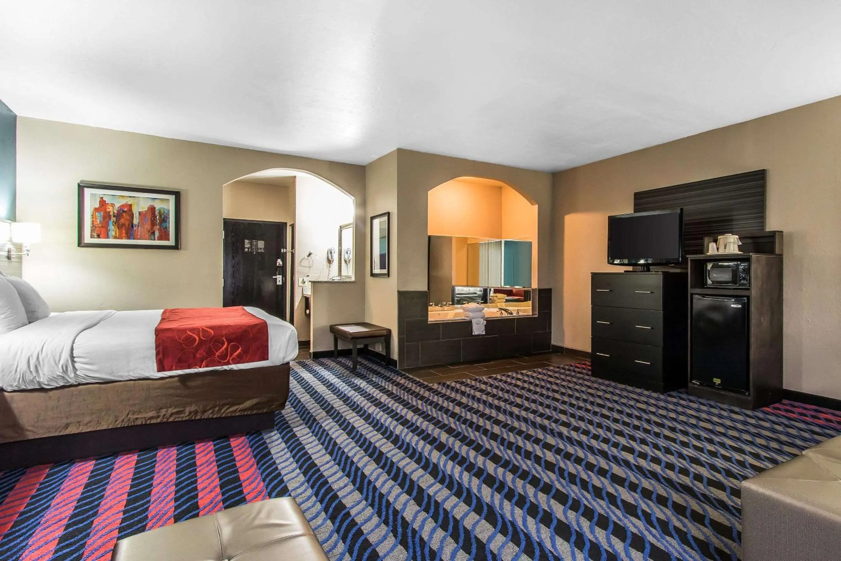 Bedroom, Bed in Comfort Suites Fairgrounds West