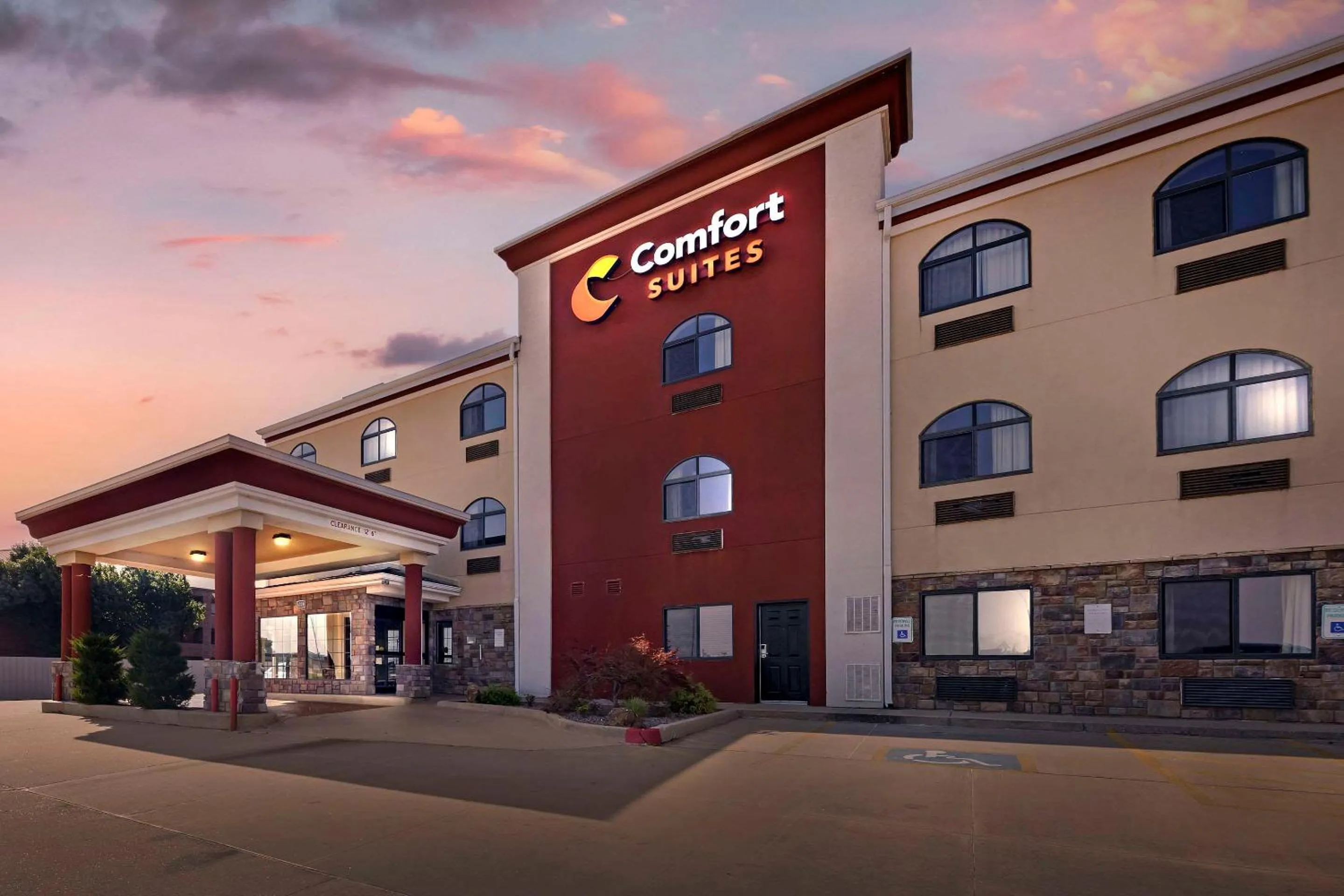 Property building in Comfort Suites Fairgrounds West