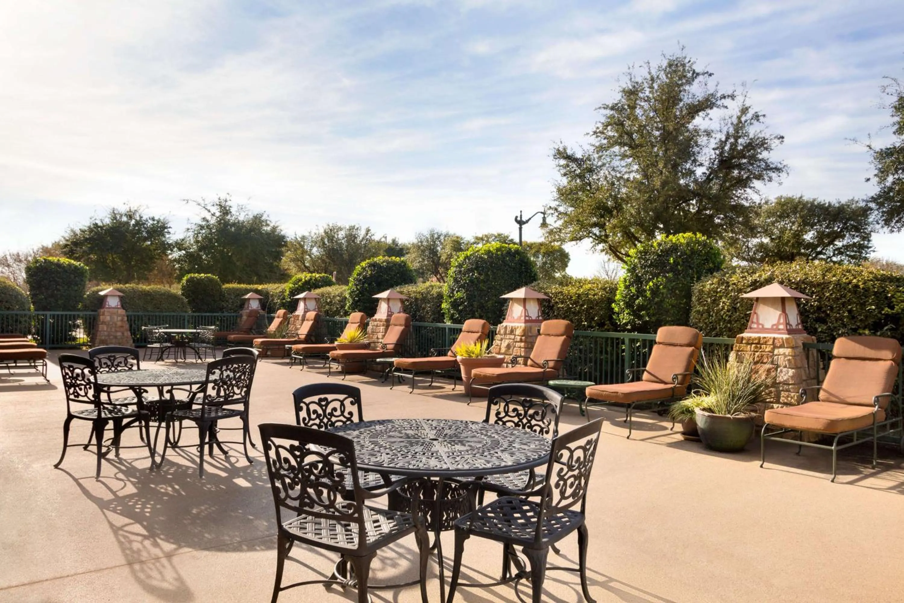 Patio in Embassy Suites Dallas - DFW Airport North