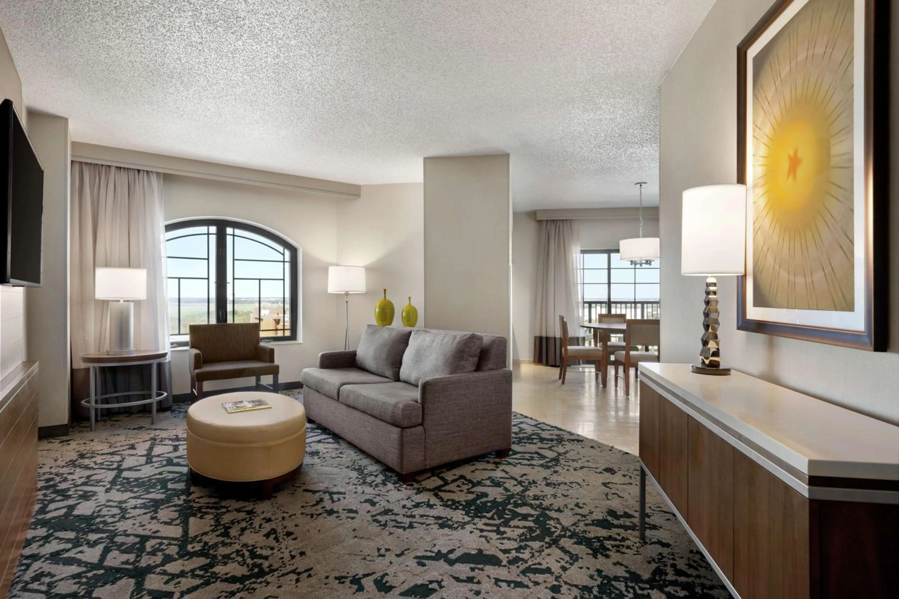 Bedroom in Embassy Suites Dallas - DFW Airport North