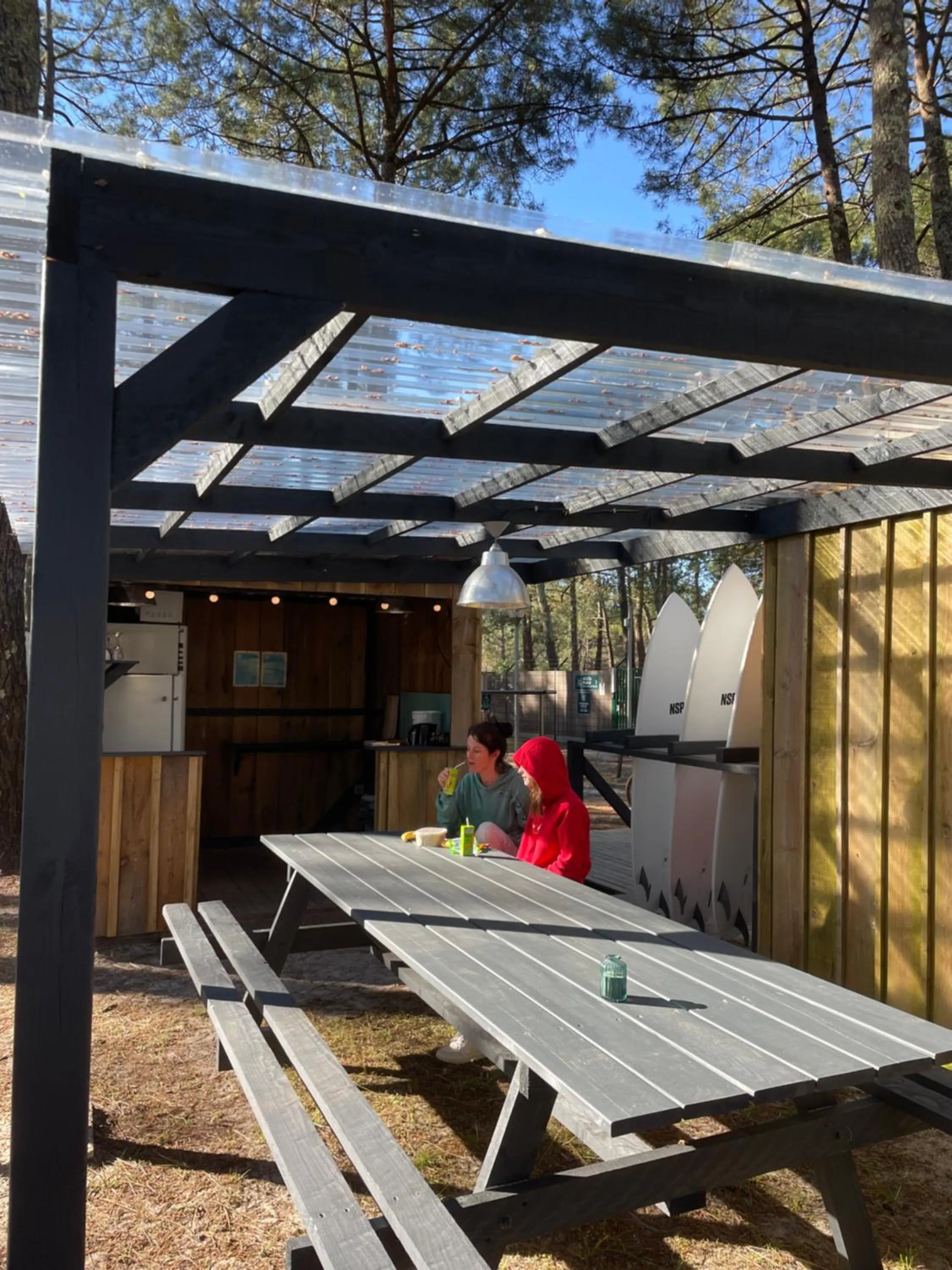 Dining area in Hoya Surf Camp - Activités + logements
