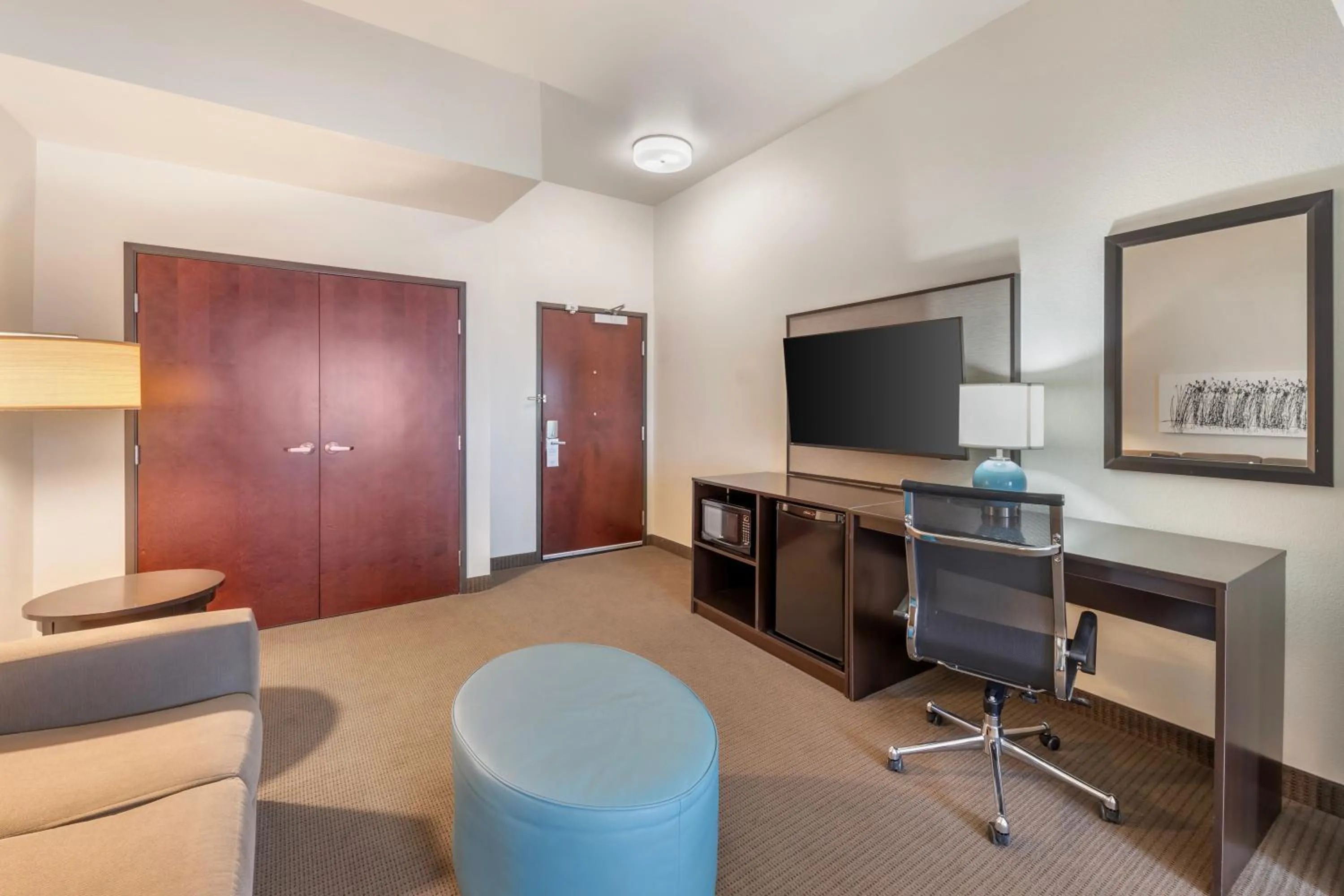 Communal lounge/ TV room in Sleep Inn & Suites Norman near University