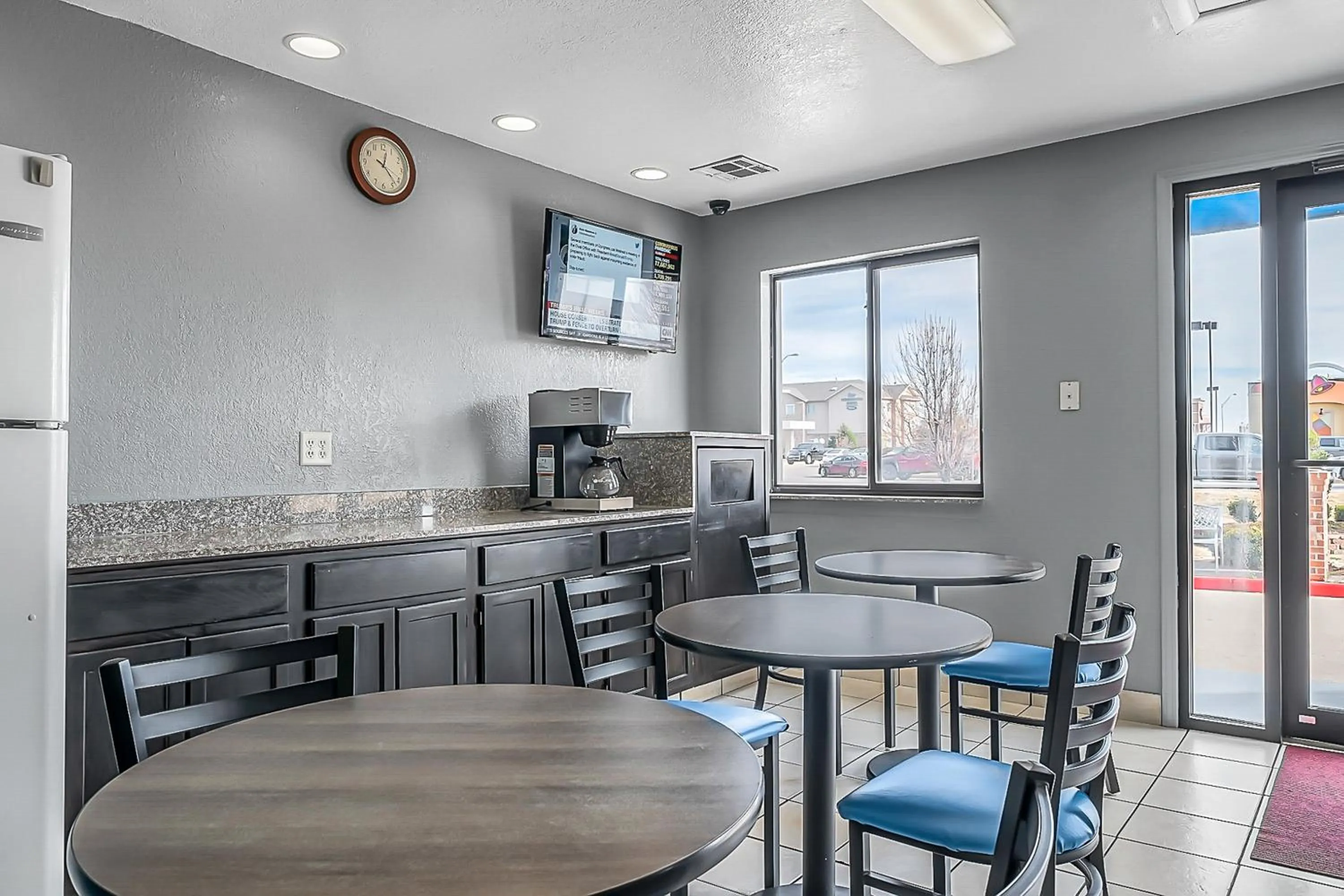 Dining area in SureStay Hotel by Best Western Oklahoma City West