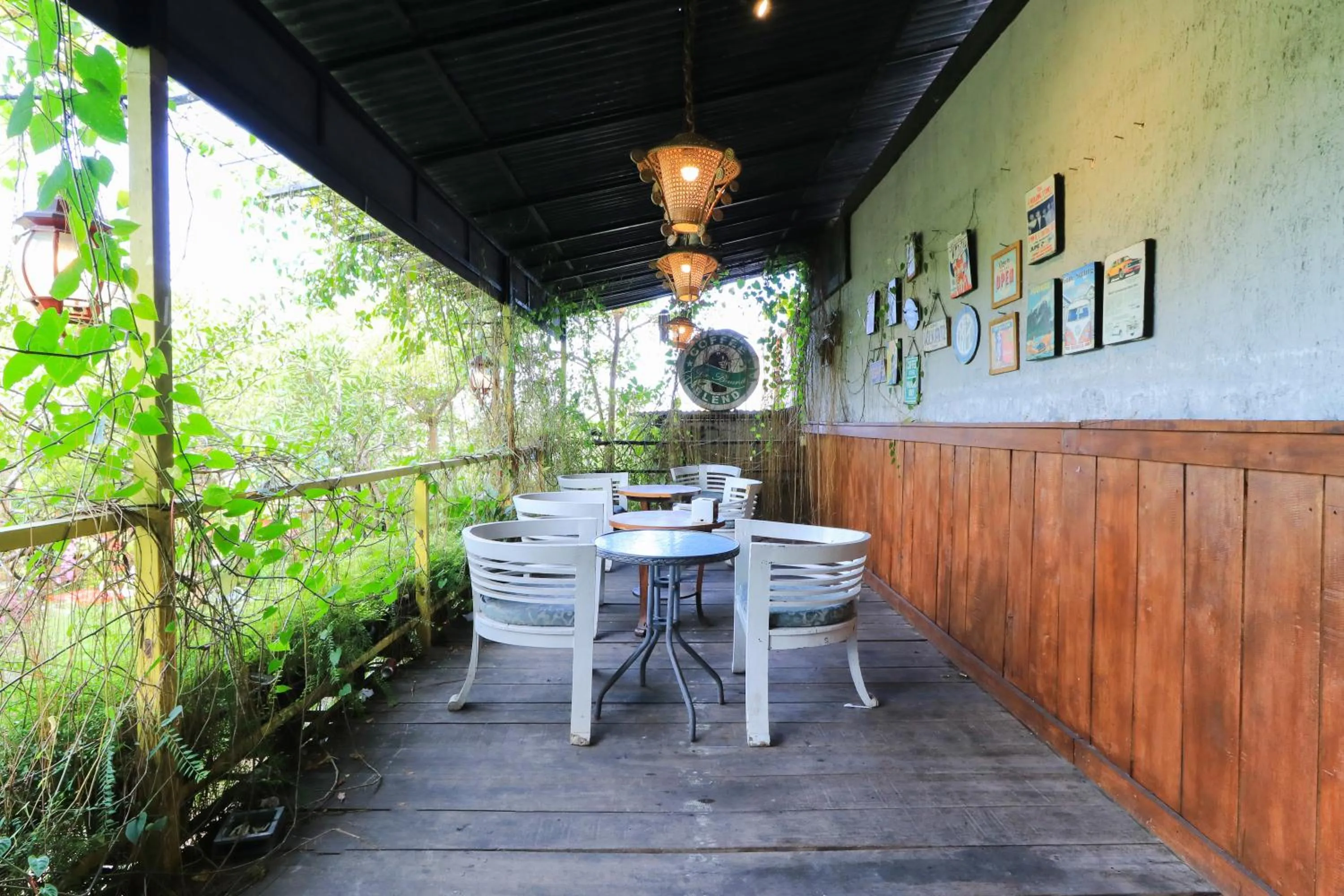 Balcony/Terrace in Labuana Homestay and Cafe Garden Makassar