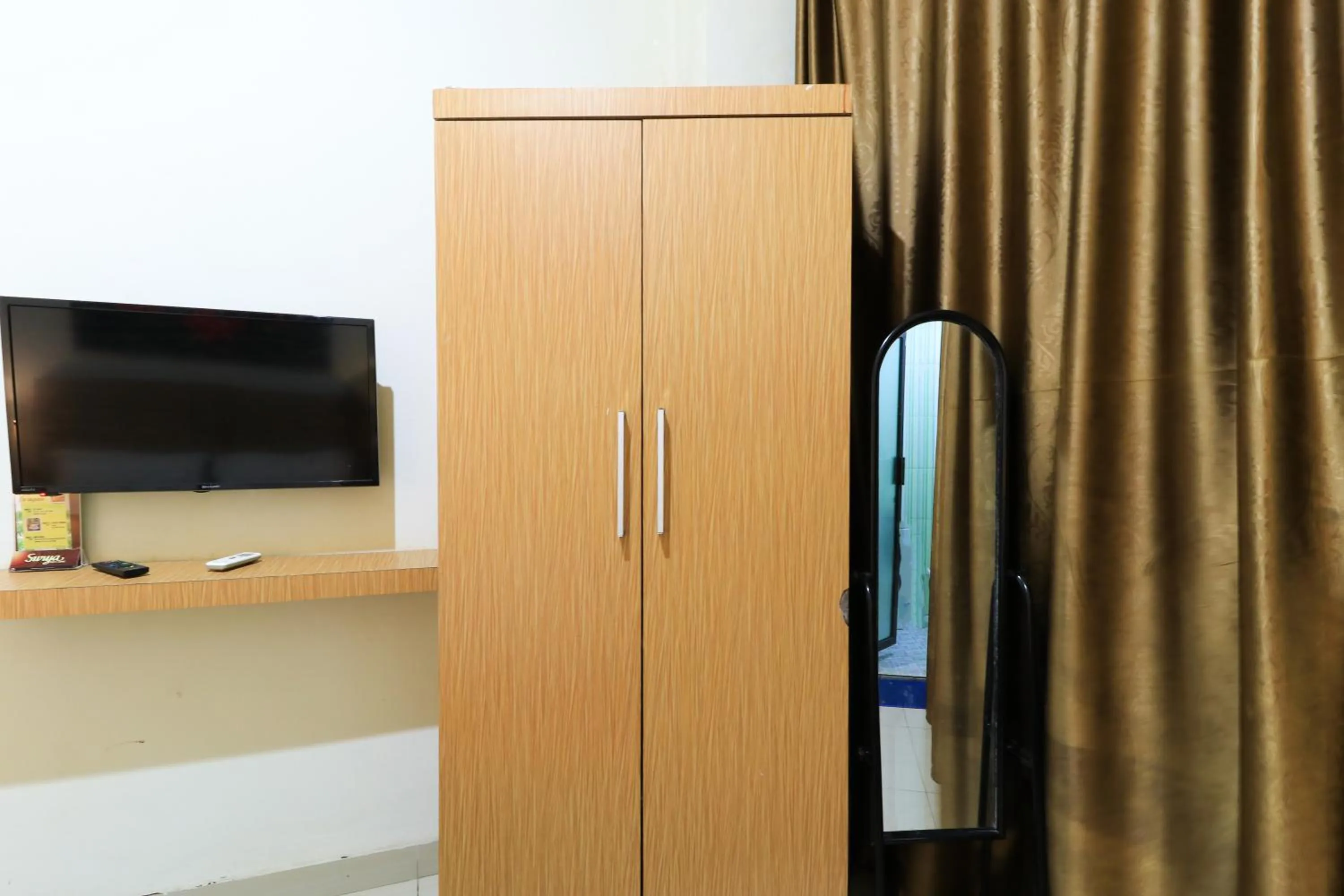 TV and multimedia in Labuana Homestay and Cafe Garden Makassar