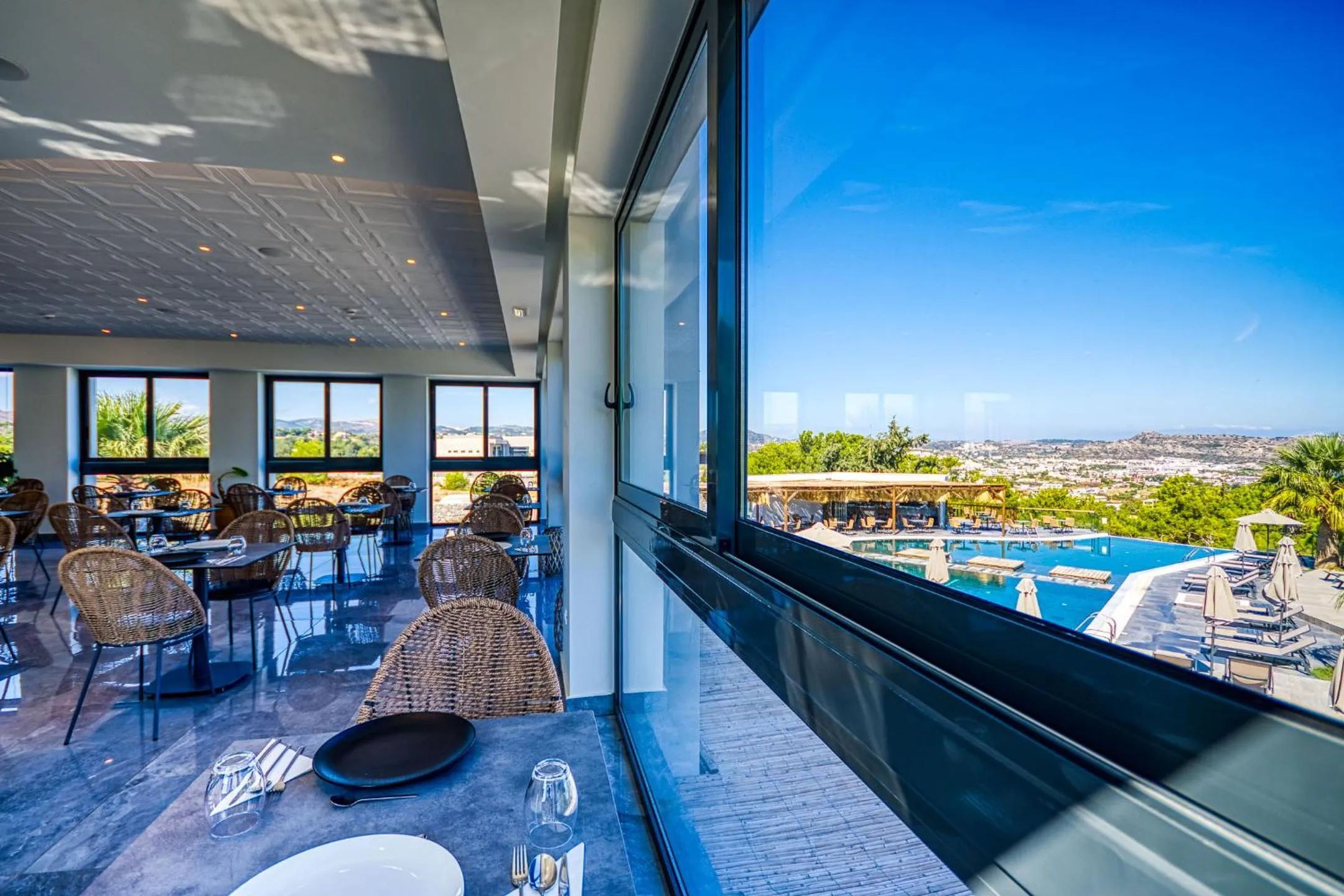 Restaurant/places to eat in Atalanti Boutique Hotel - Adults Only