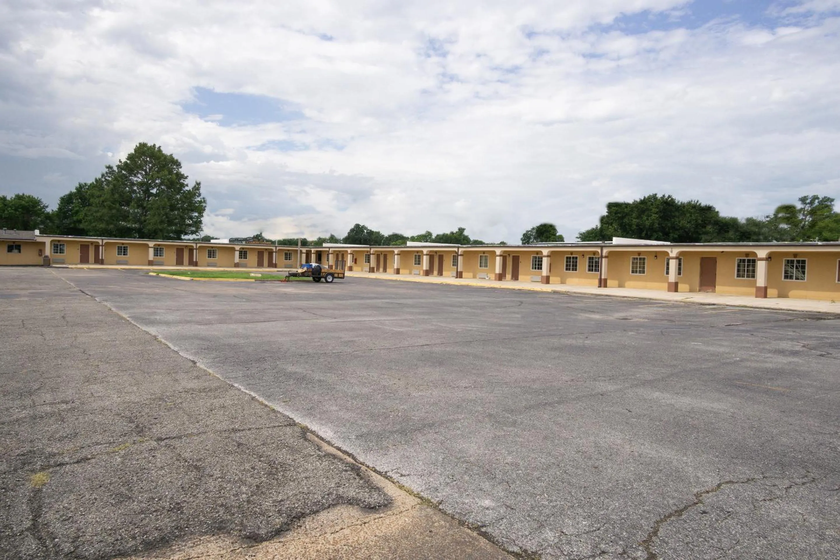 Area and facilities in Woodridge Inn and Suites