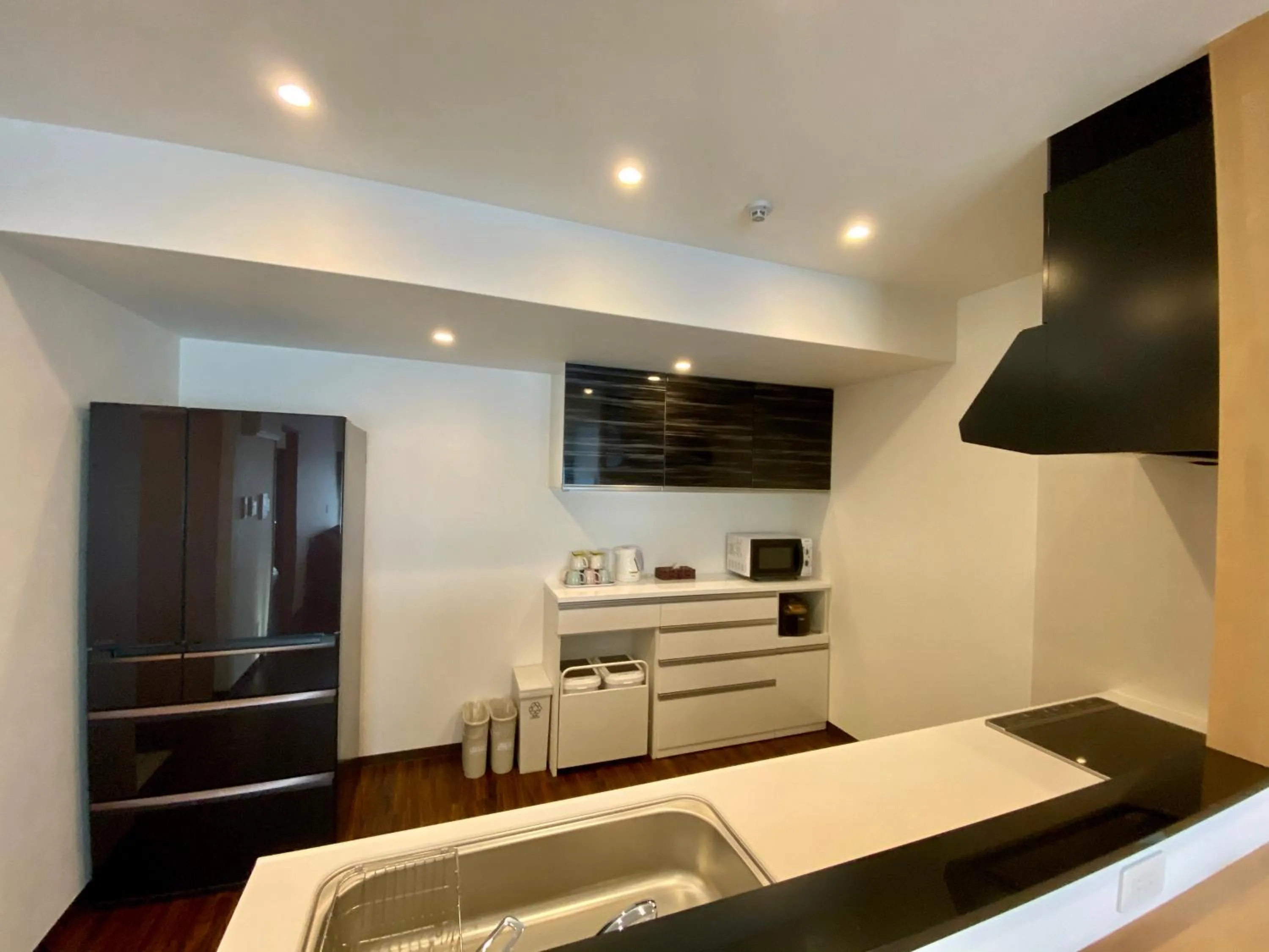 Kitchen or kitchenette, Bed in M´s Stay Okinawa