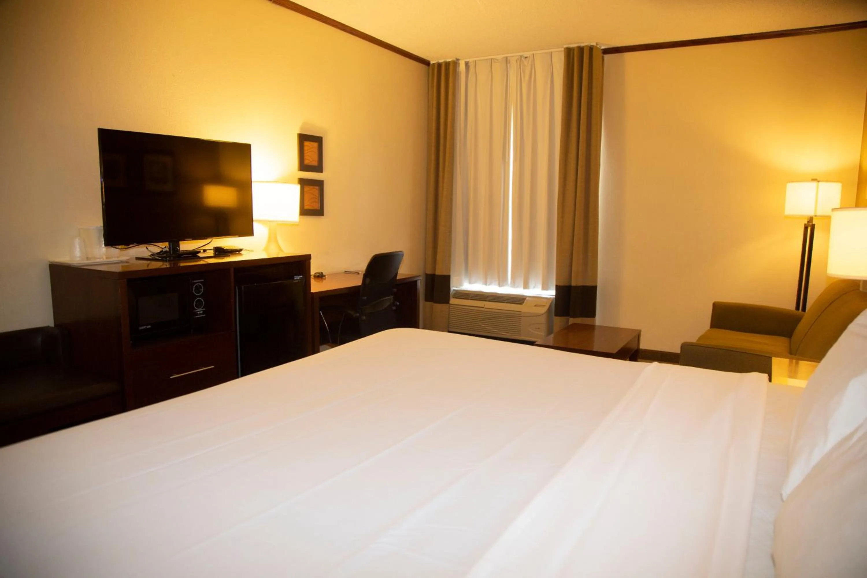 Bedroom in Ardmore Inn & Suites Ardmore