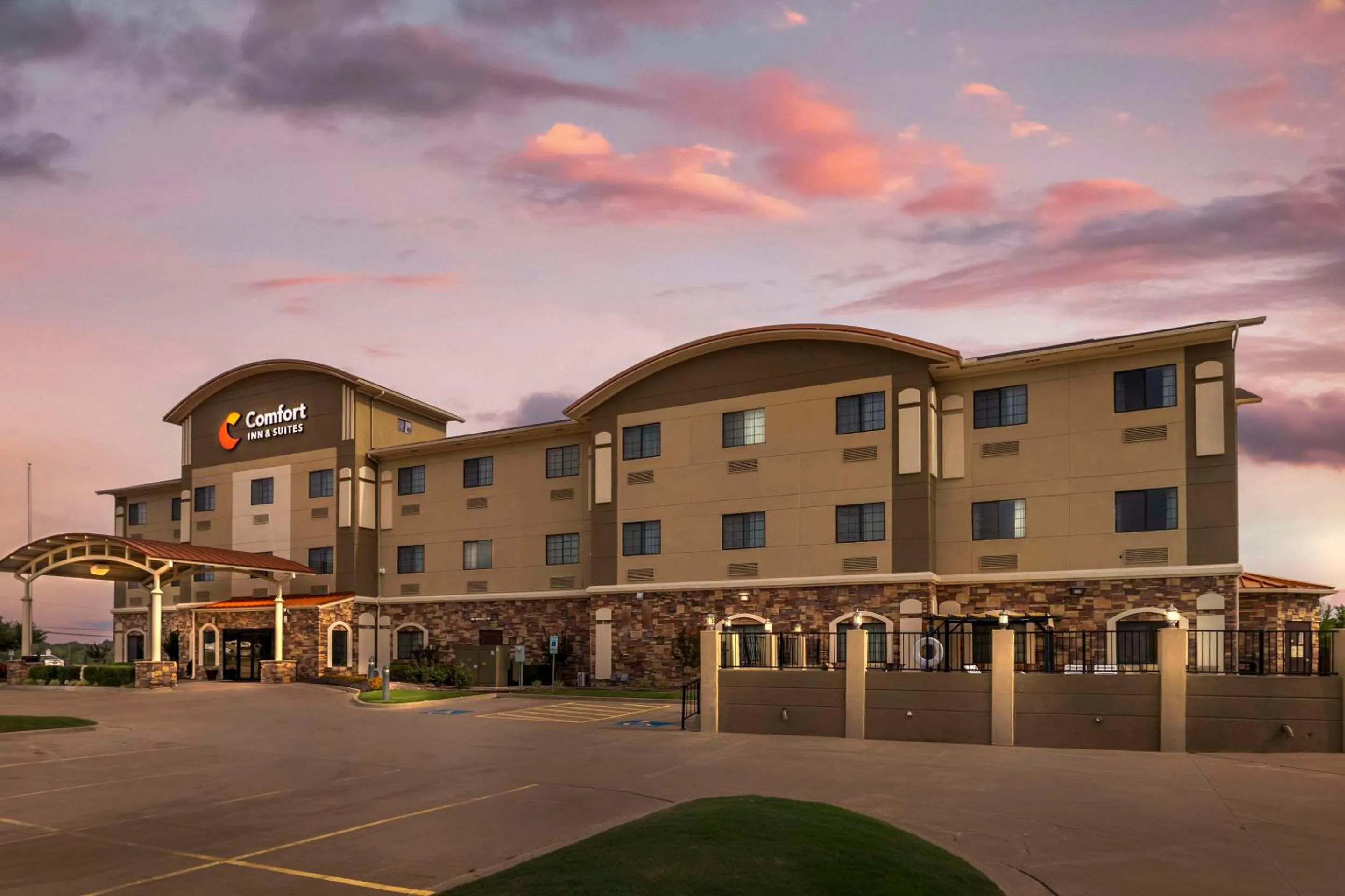 Property building in Comfort Inn & Suites Glenpool