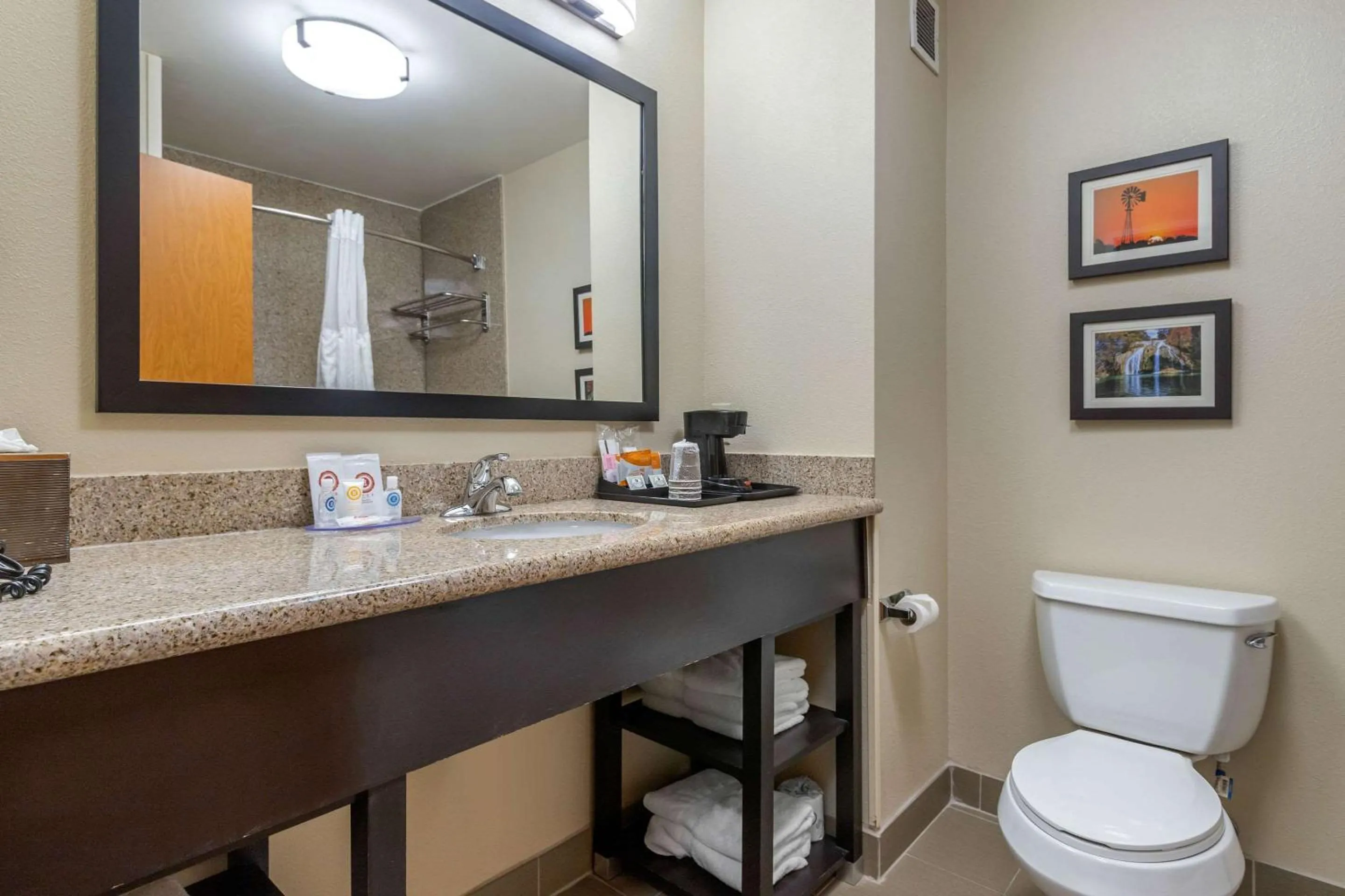 Bedroom in Comfort Inn & Suites Glenpool