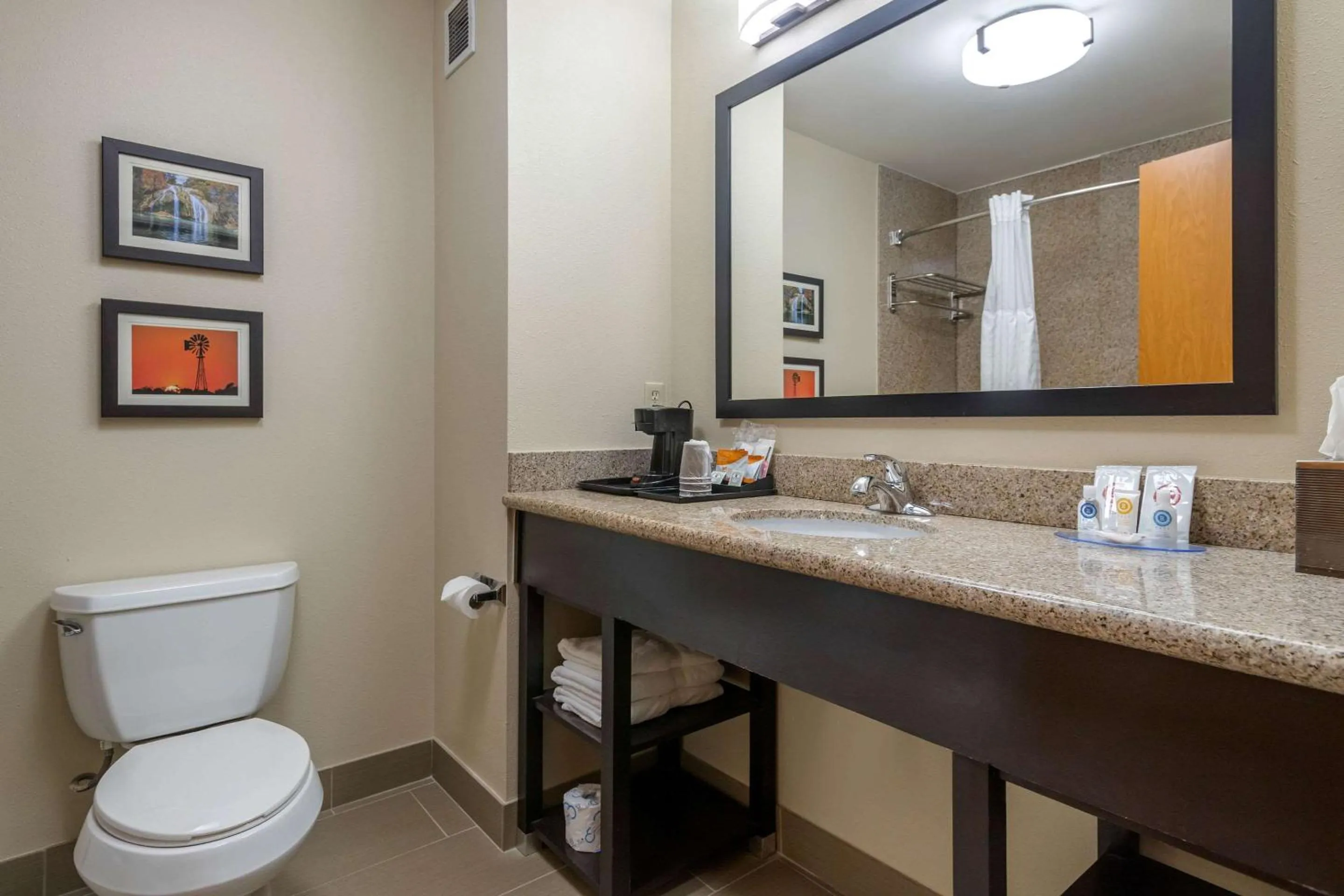 Bedroom in Comfort Inn & Suites Glenpool