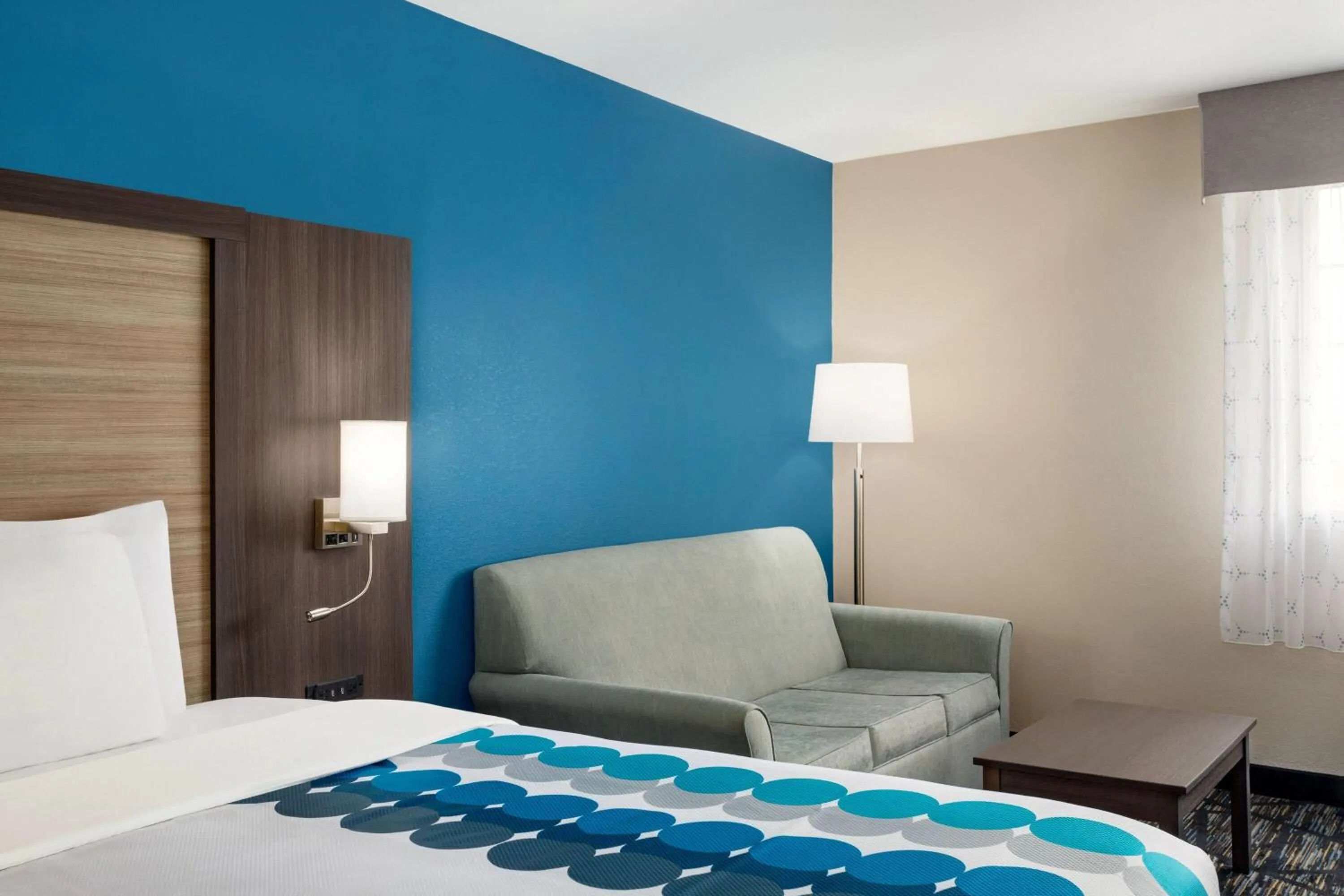 Bed in Baymont by Wyndham Blackwell I-35