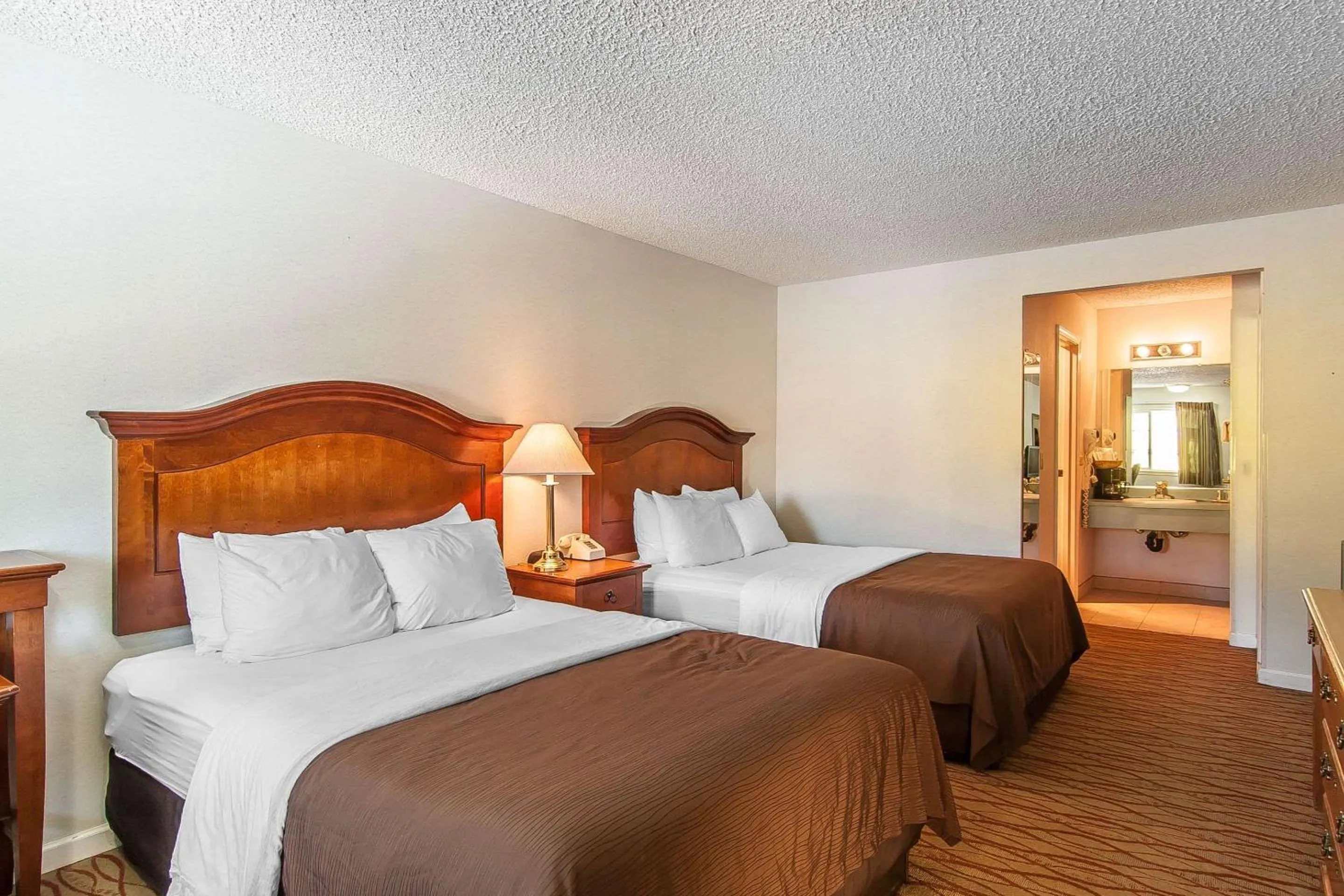 Photo of the whole room, Bed in Quality Inn