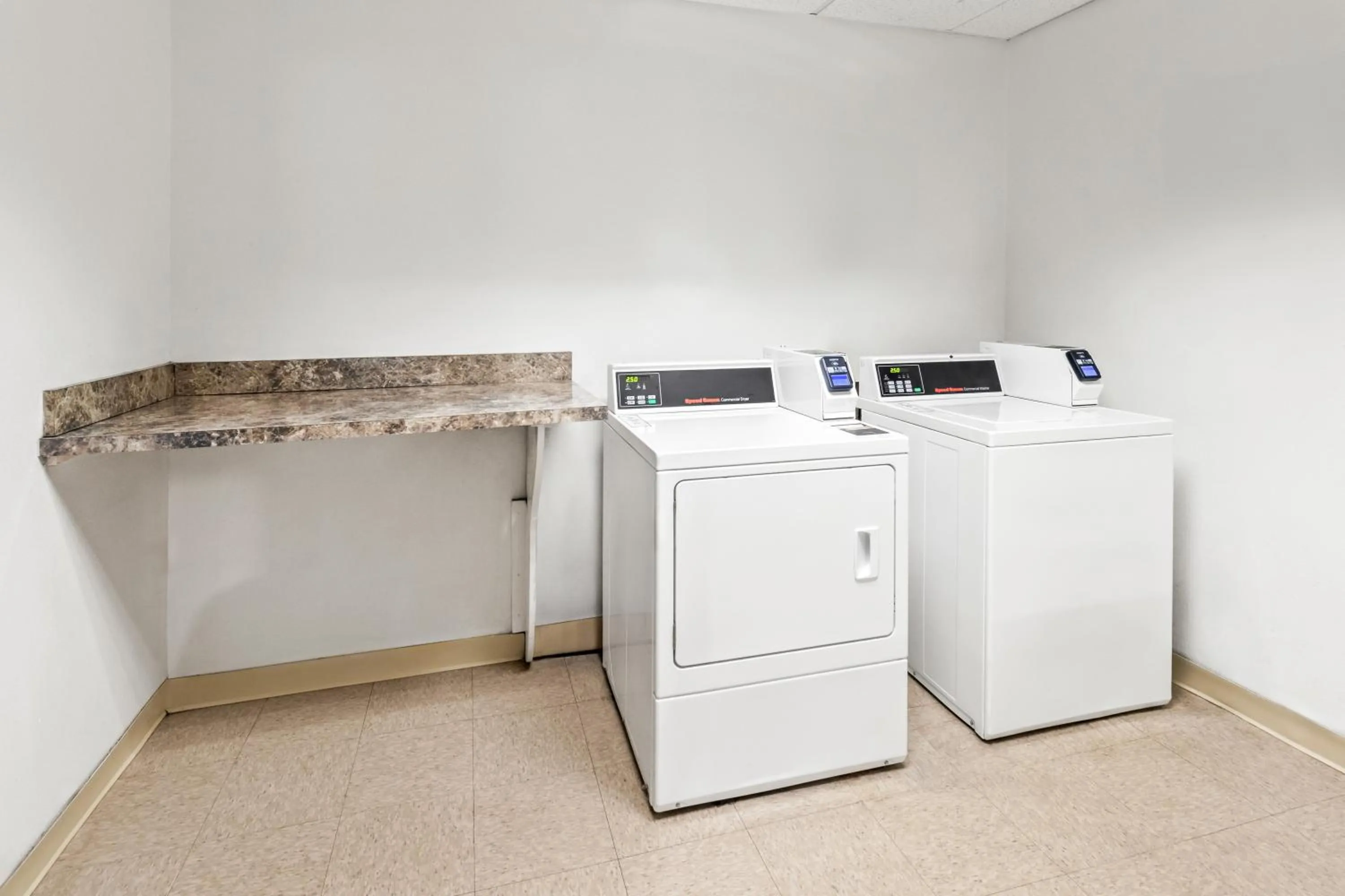 laundry in Comfort Suites Clackamas