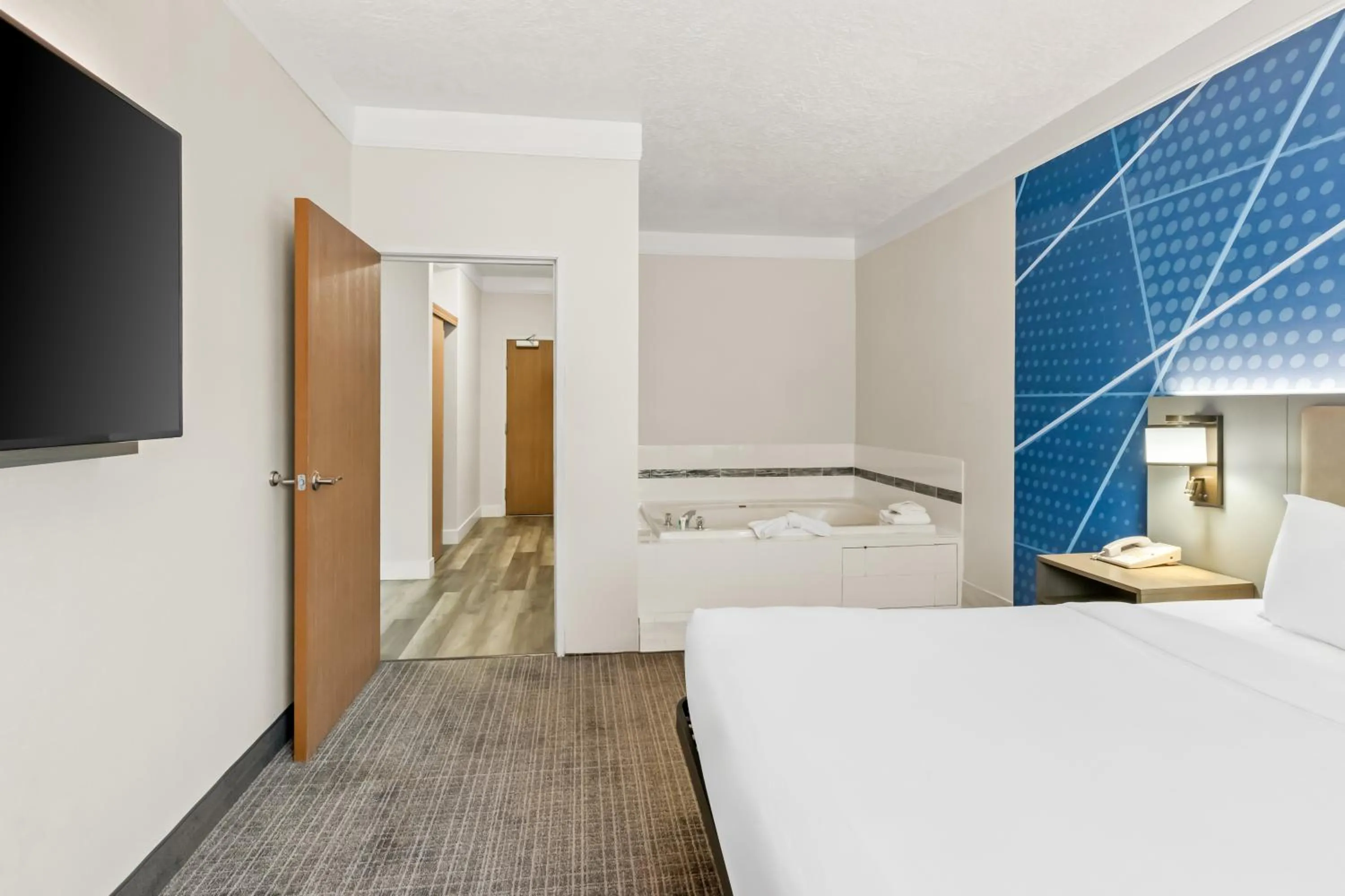 Bedroom, Bed in Comfort Suites Clackamas