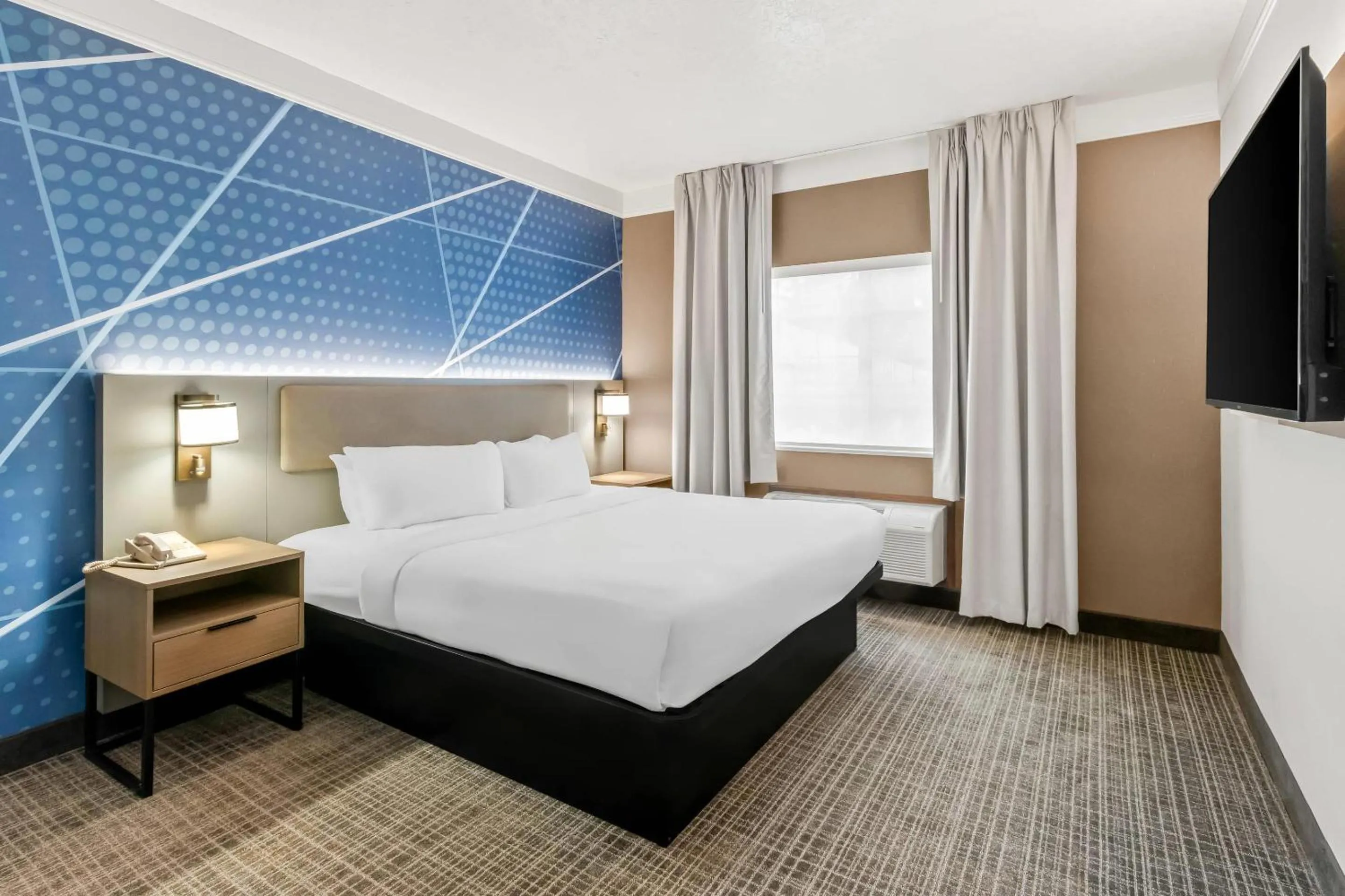 Bedroom, Bed in Comfort Suites Clackamas