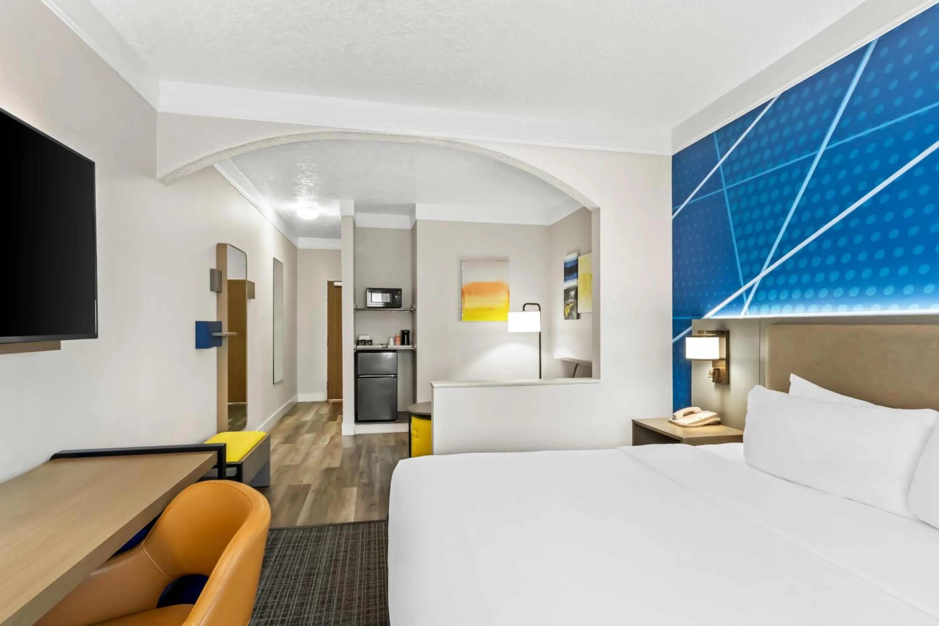 Bedroom, Bed in Comfort Suites Clackamas