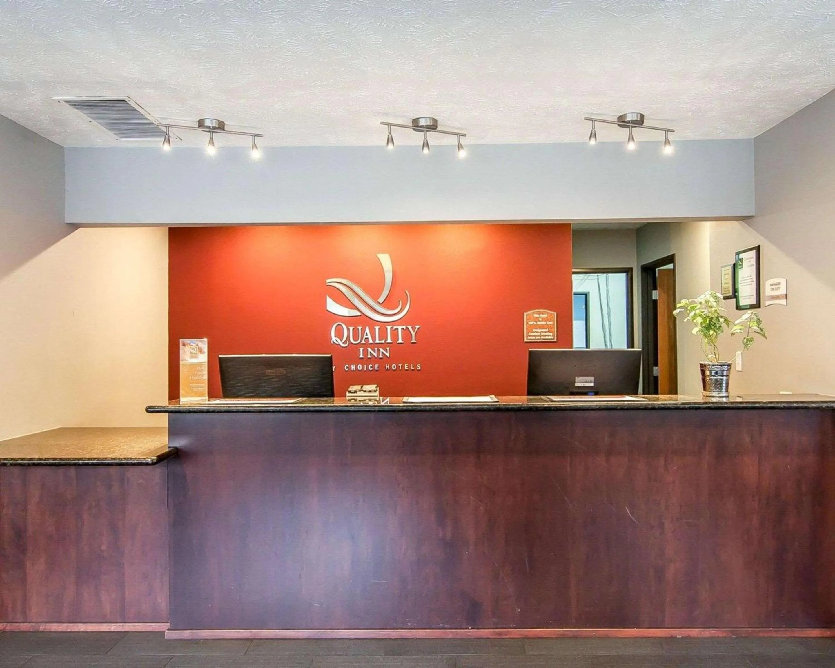 Lobby or reception in Quality Inn Downtown Convention Center