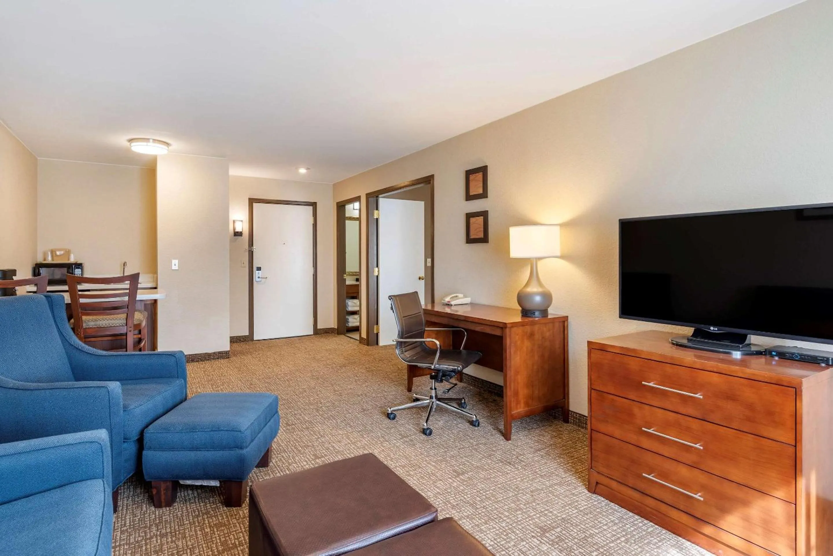 Photo of the whole room in Comfort Inn & Suites Klamath Falls