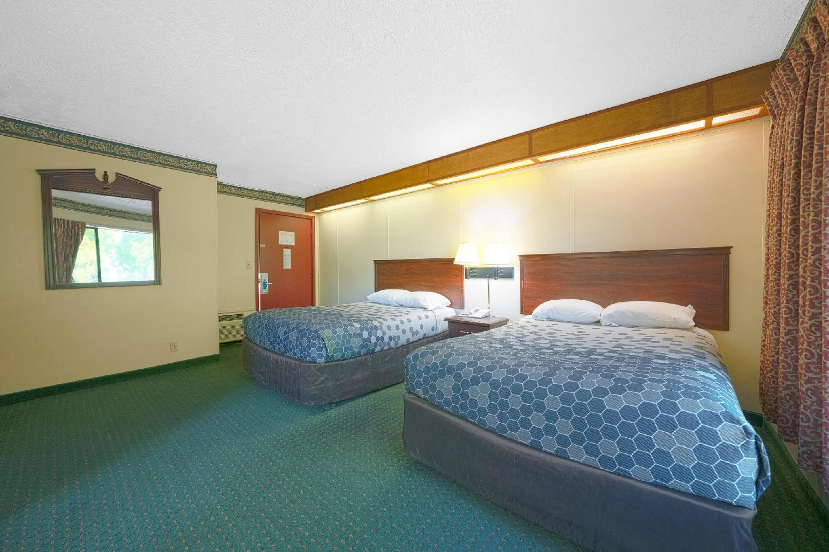 Bedroom, Bed in Broadway Inn Portland Downtown