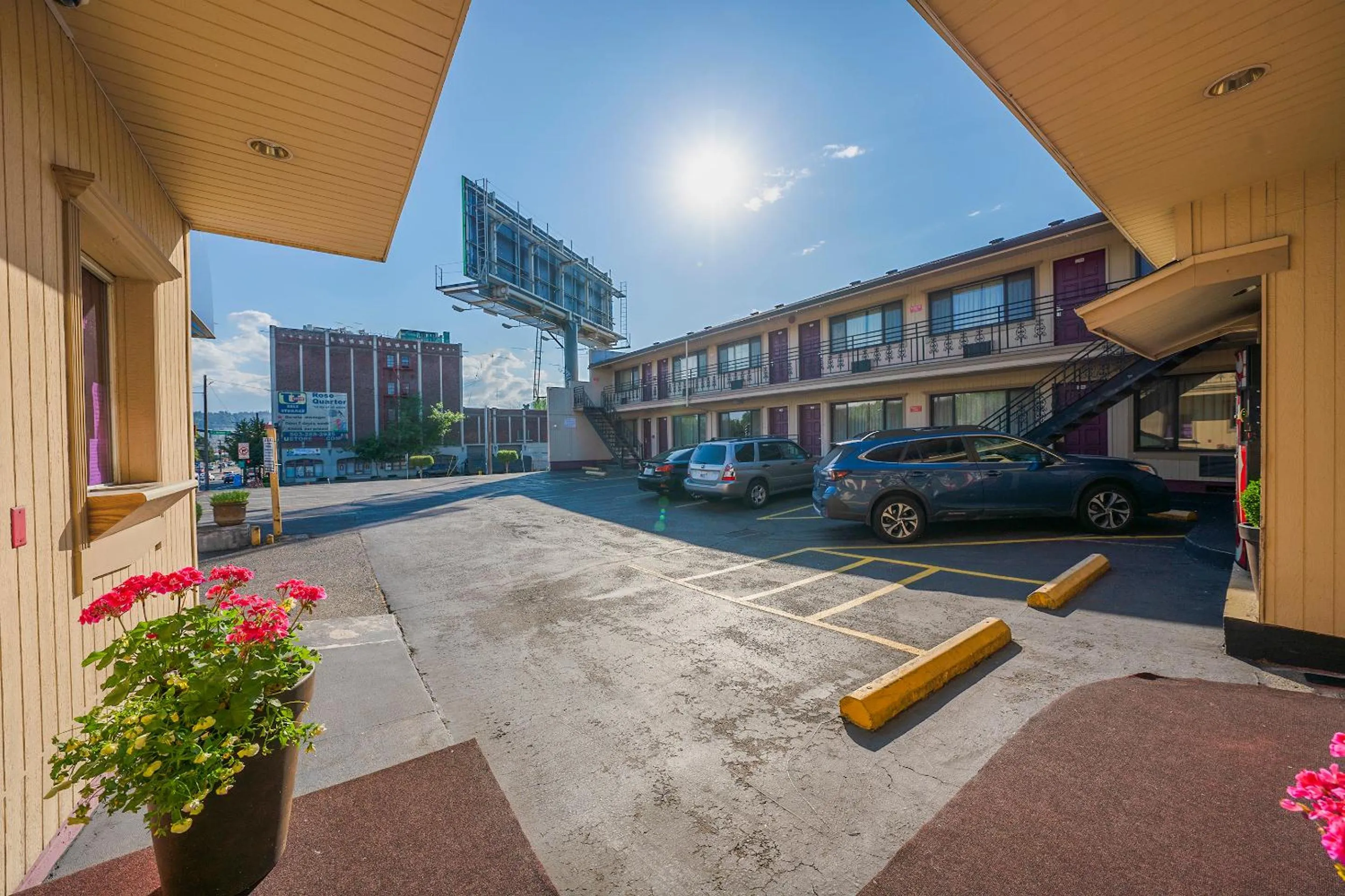 Parking in Broadway Inn Portland Downtown