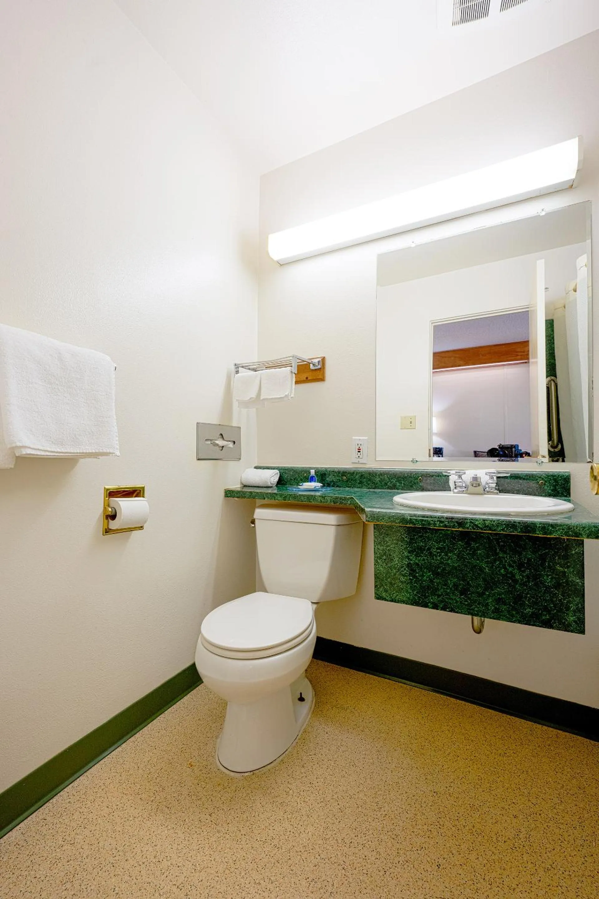 Bathroom in Broadway Inn Portland Downtown