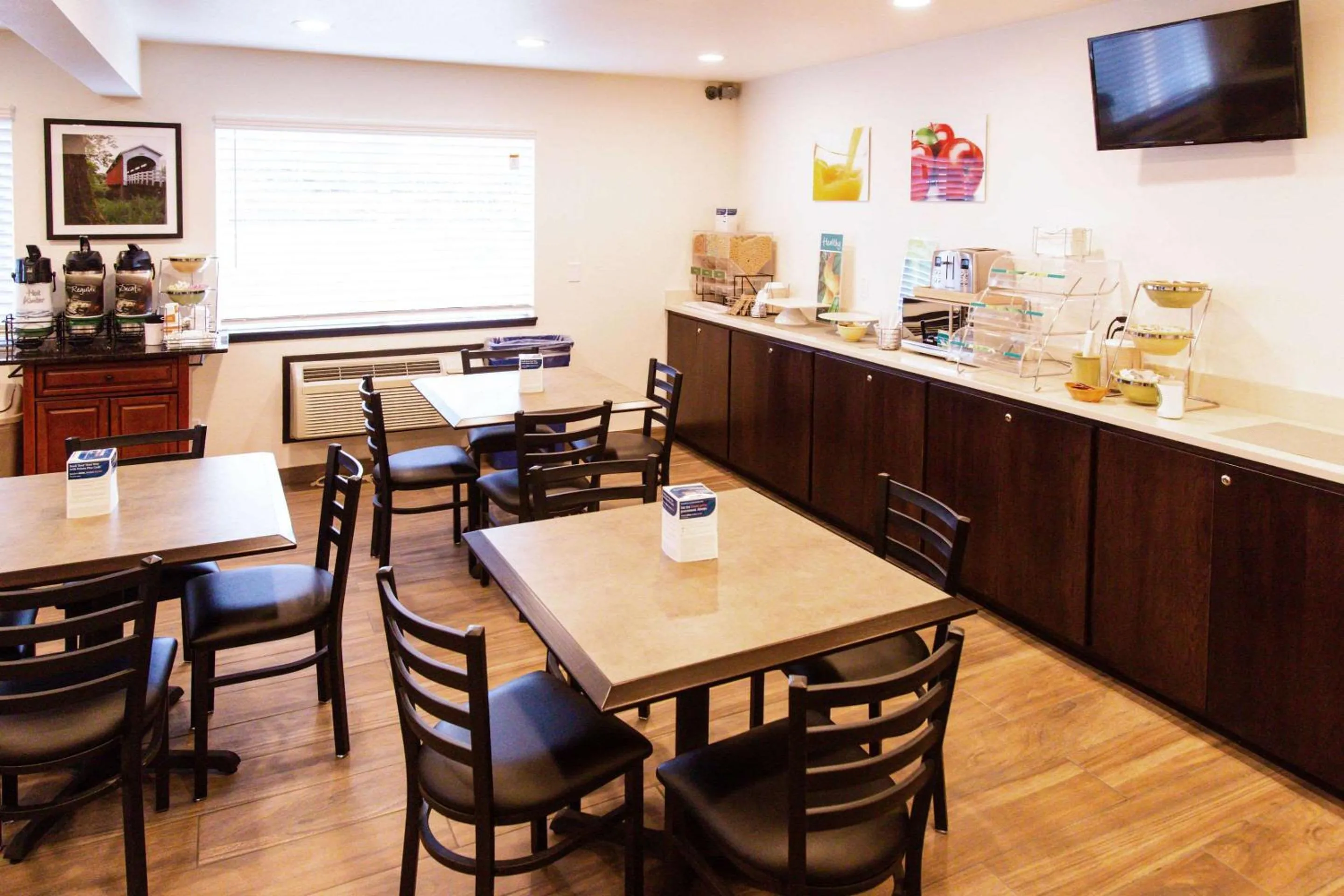 Restaurant/places to eat in Cottage Grove Inn