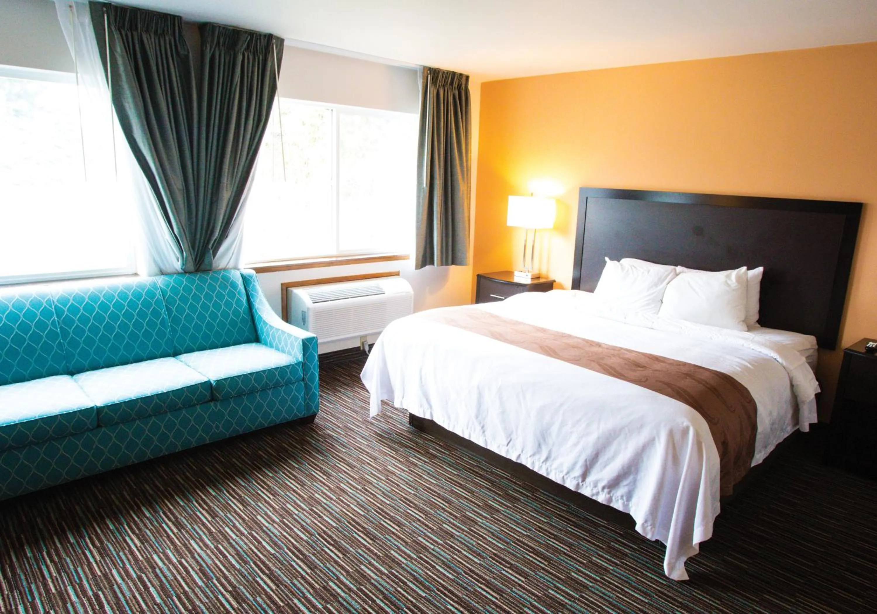 Bed in Cottage Grove Inn