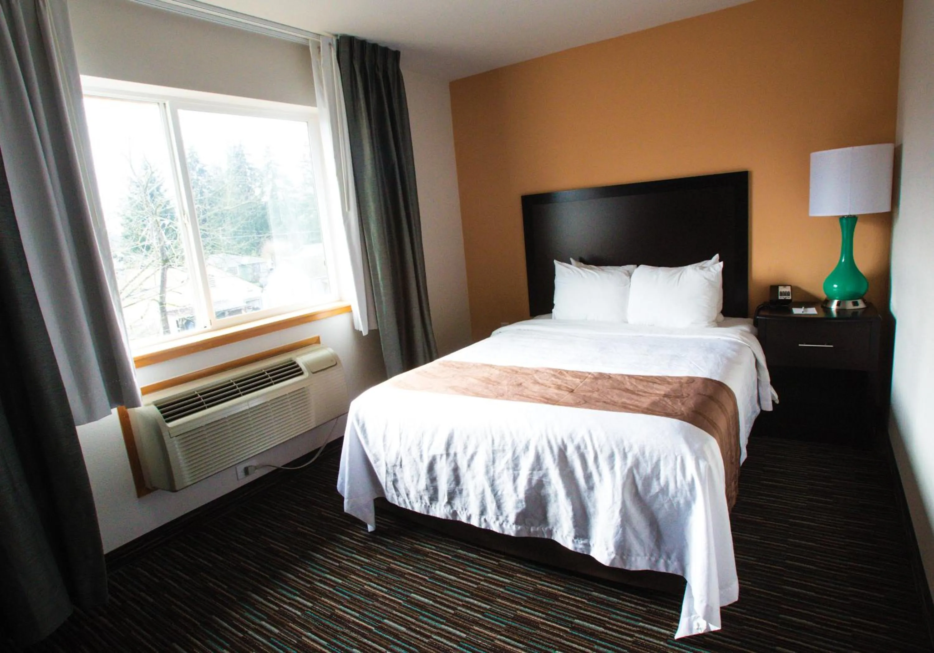 Bed in Cottage Grove Inn