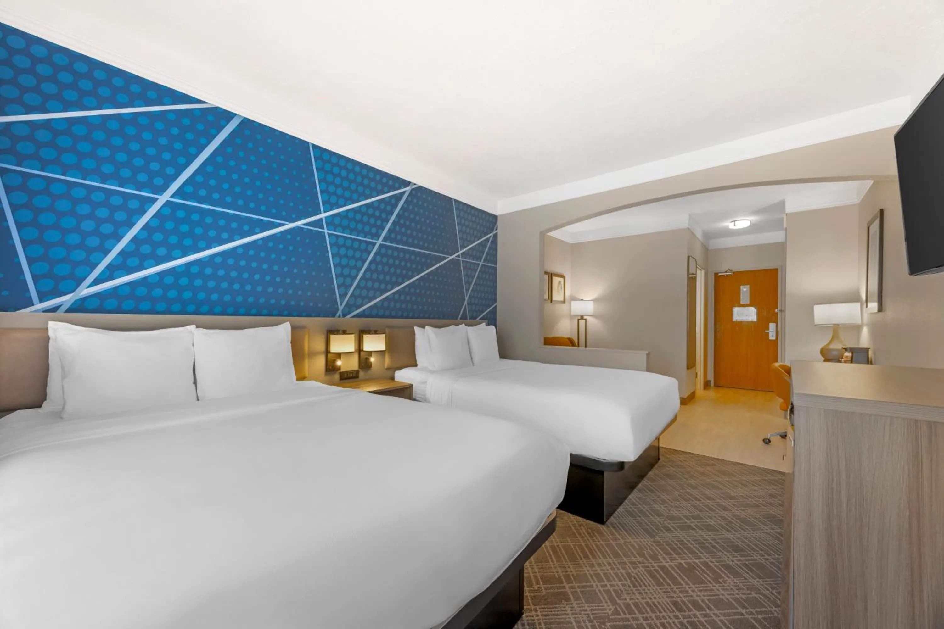 Bed in Comfort Suites Salem