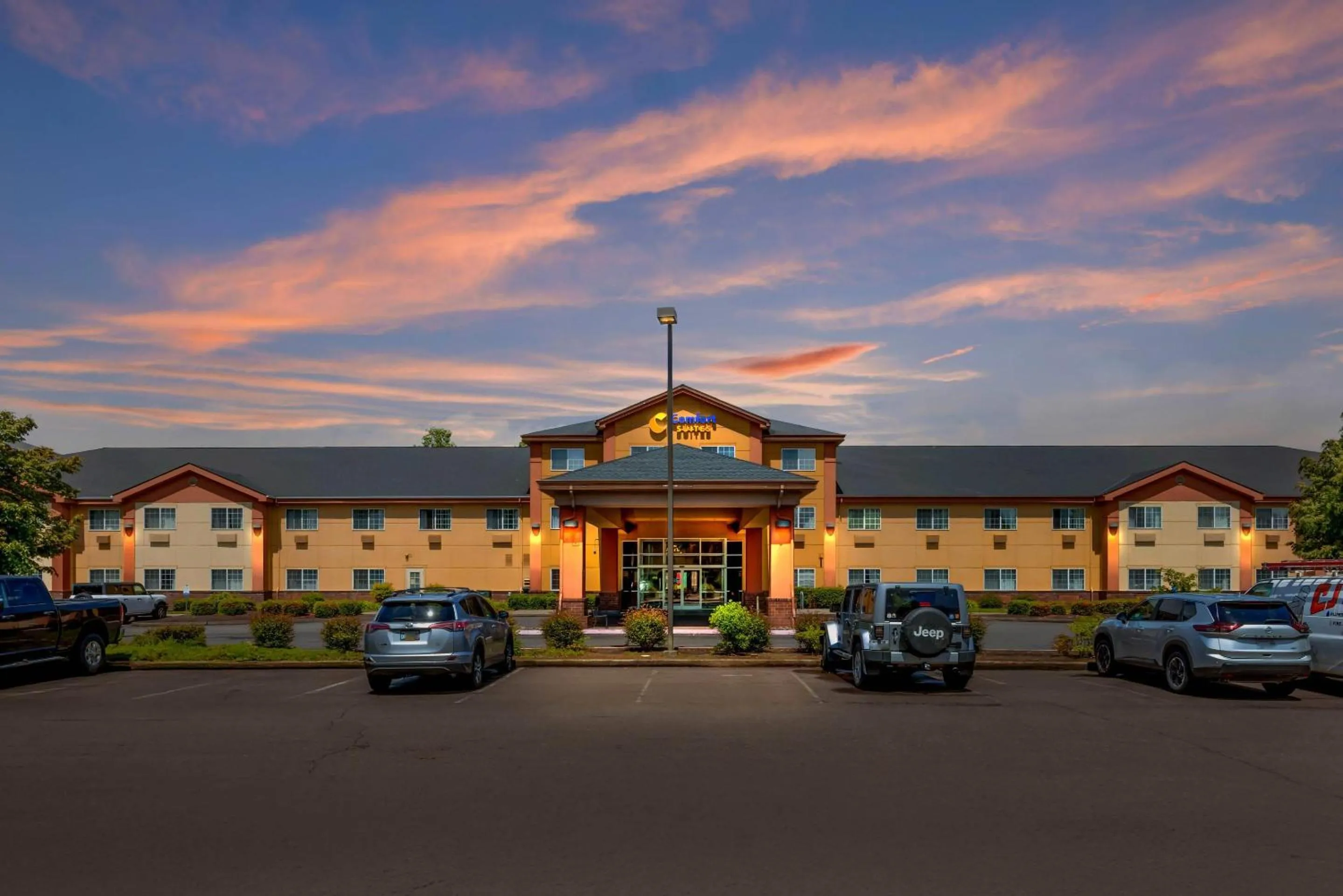 Property building in Comfort Suites Salem