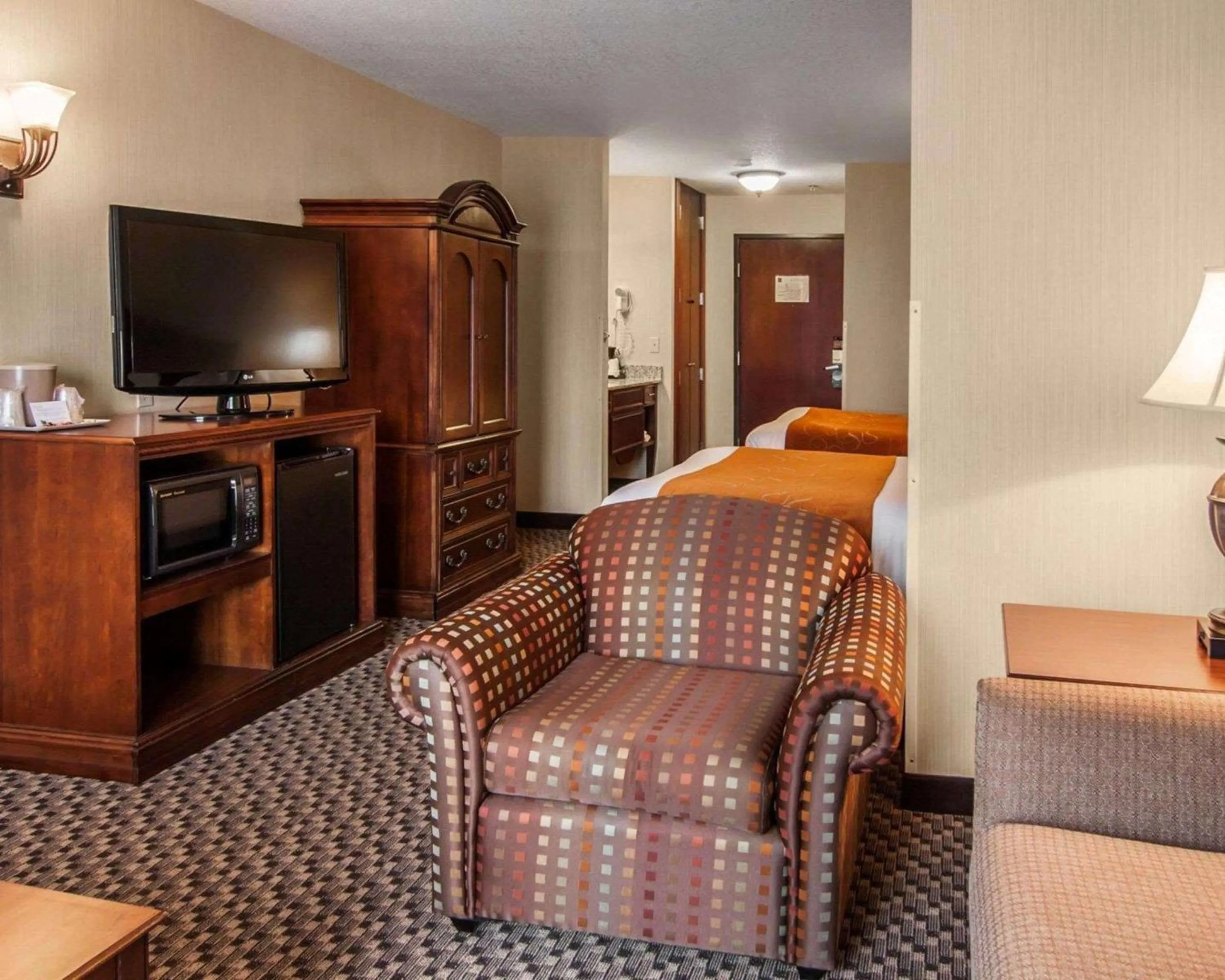 Photo of the whole room, Bed in Comfort Suites Corvallis
