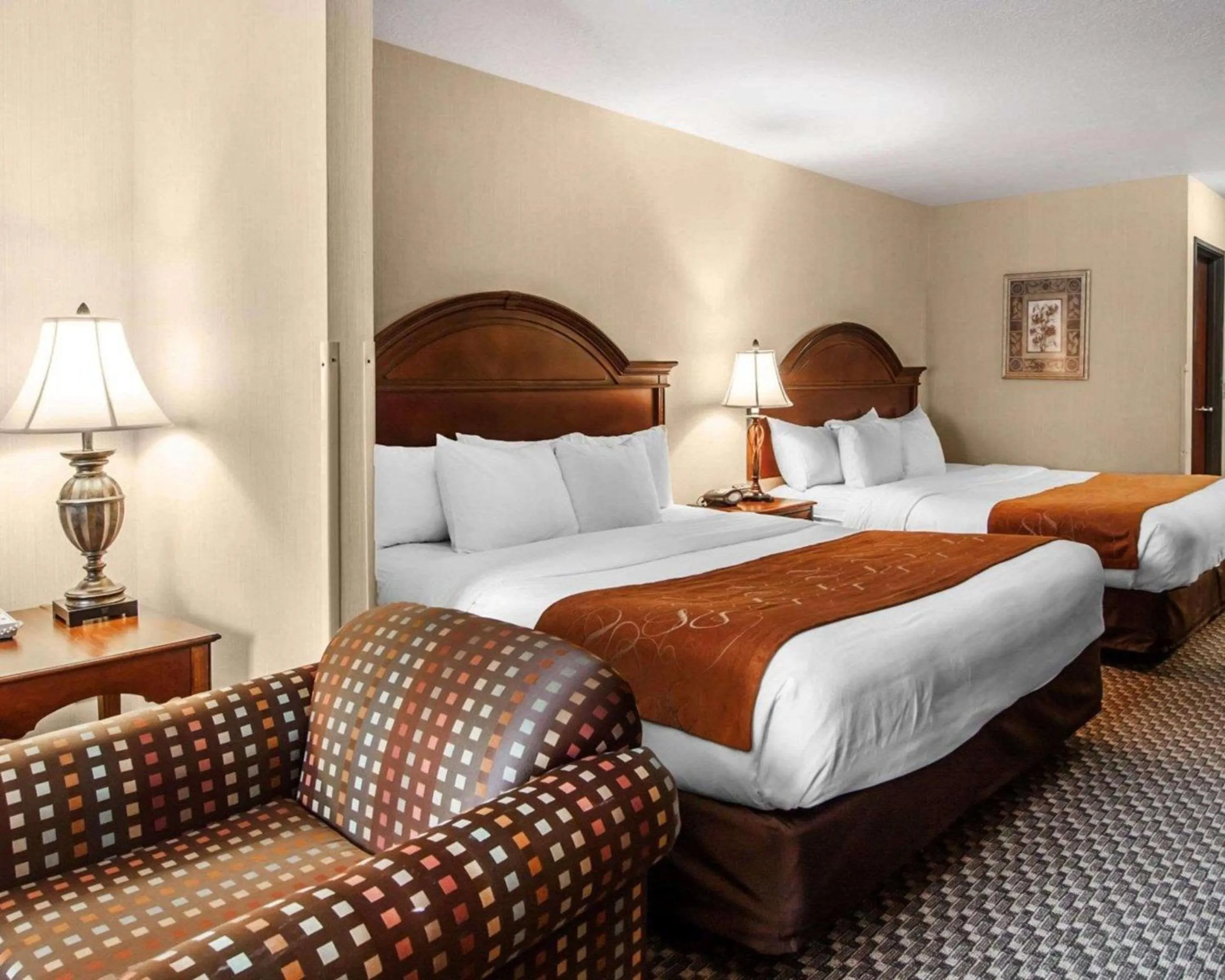 Photo of the whole room, Bed in Comfort Suites Corvallis