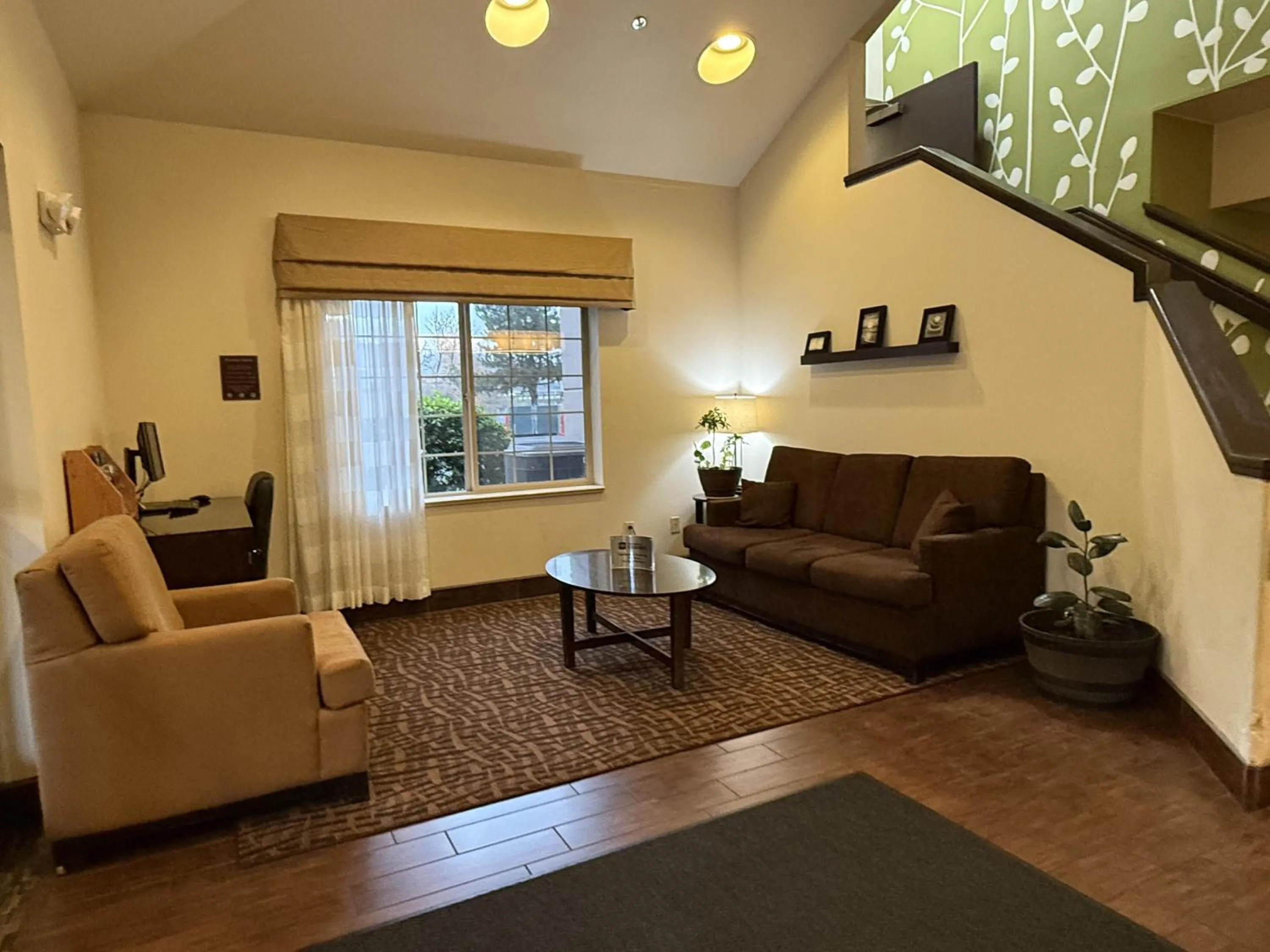 Lobby or reception in SureStay by Best Western Roseburg