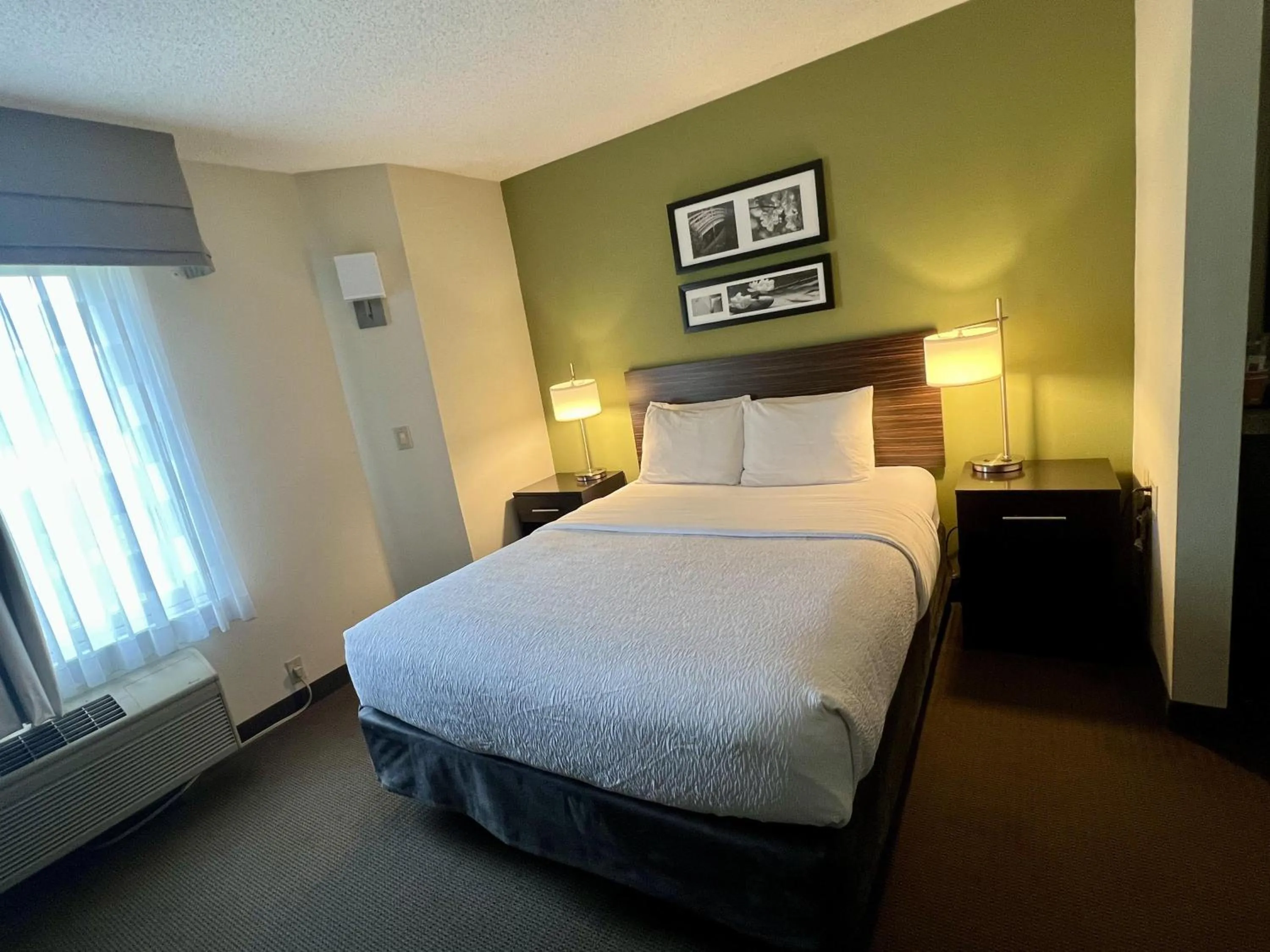 Bedroom, Bed in SureStay by Best Western Roseburg