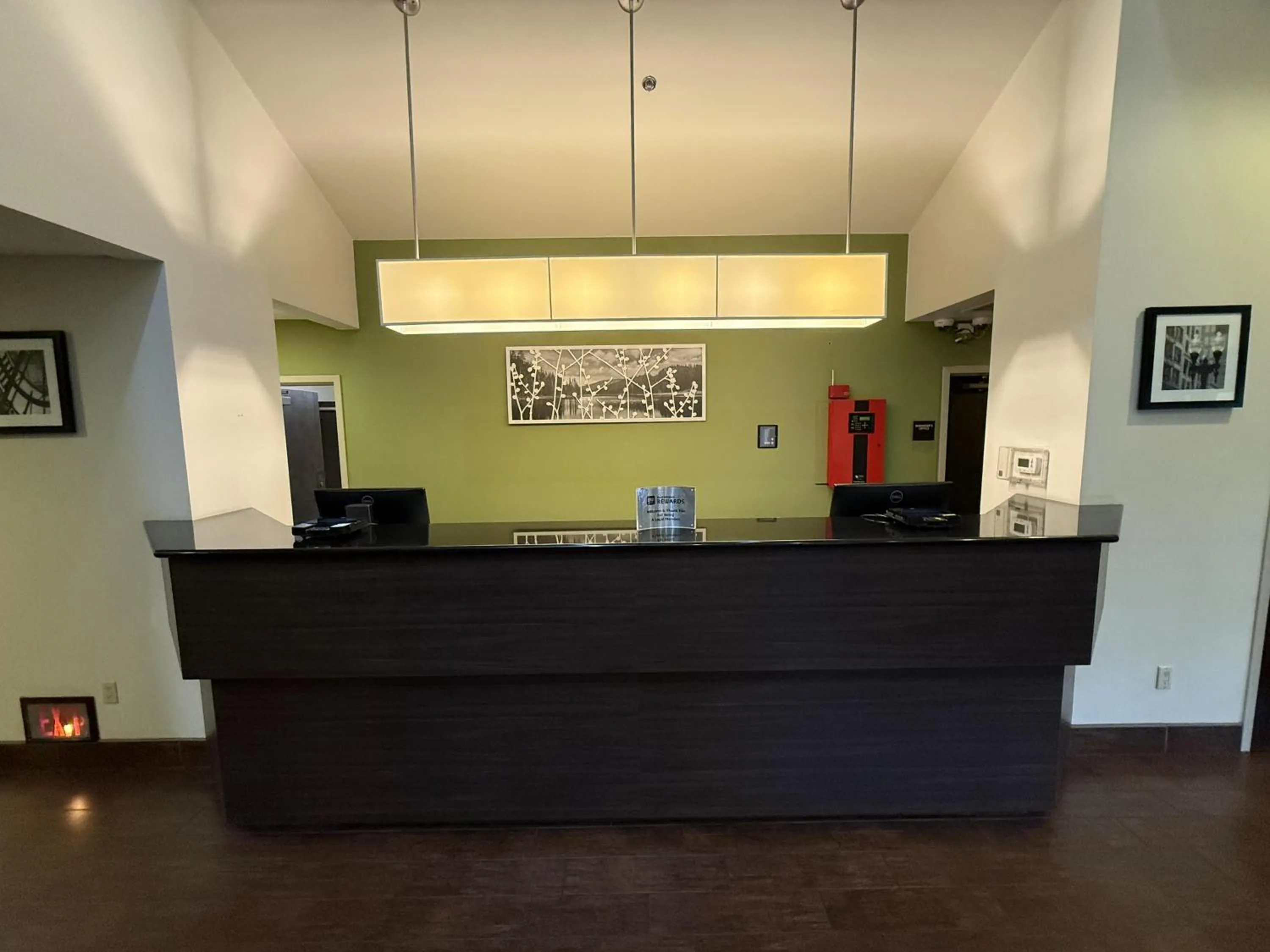 Lobby or reception in SureStay by Best Western Roseburg