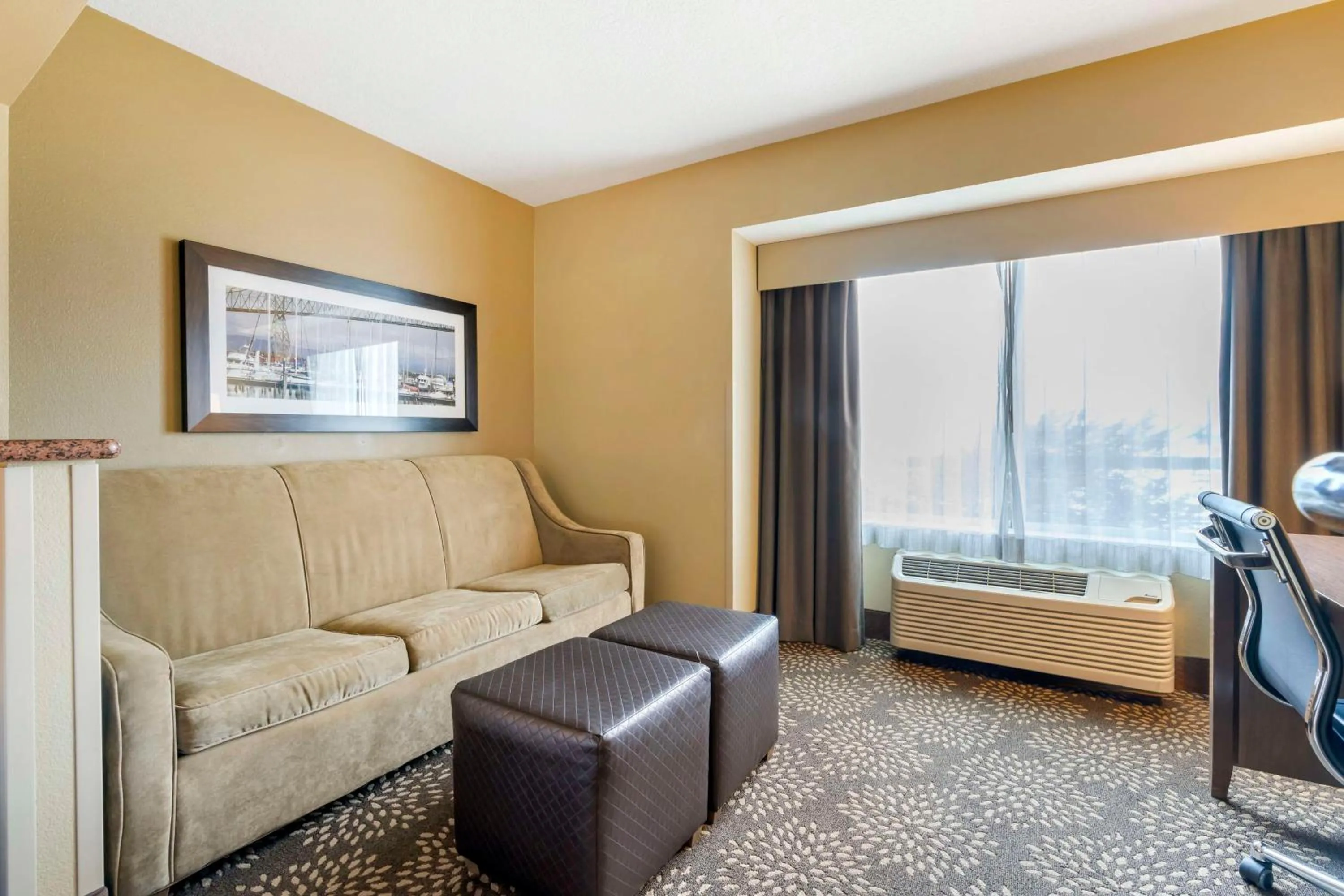 Bedroom in Best Western Columbia River Waterfront Hotel Astoria