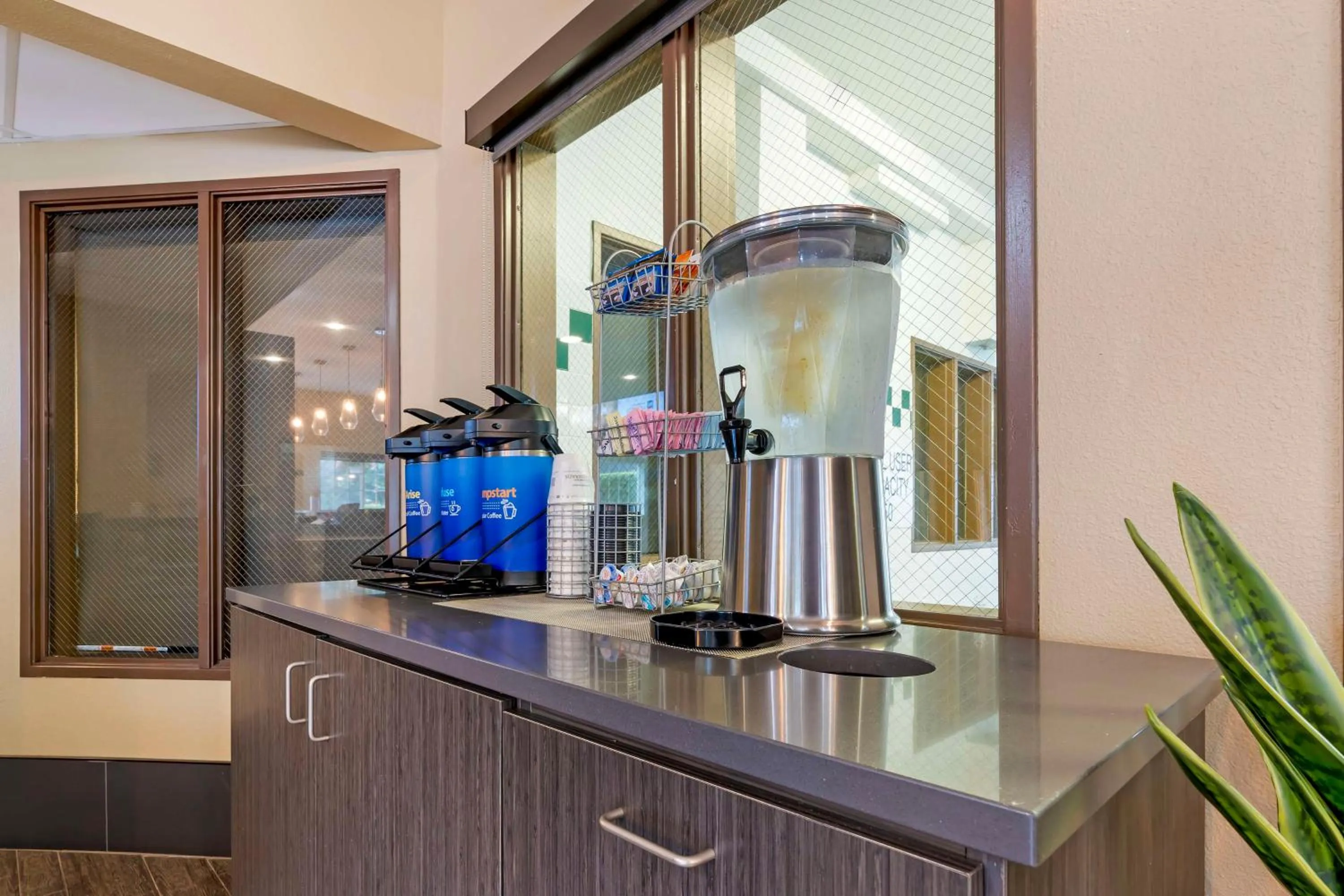 Coffee/tea facilities in Best Western Columbia River Waterfront Hotel Astoria
