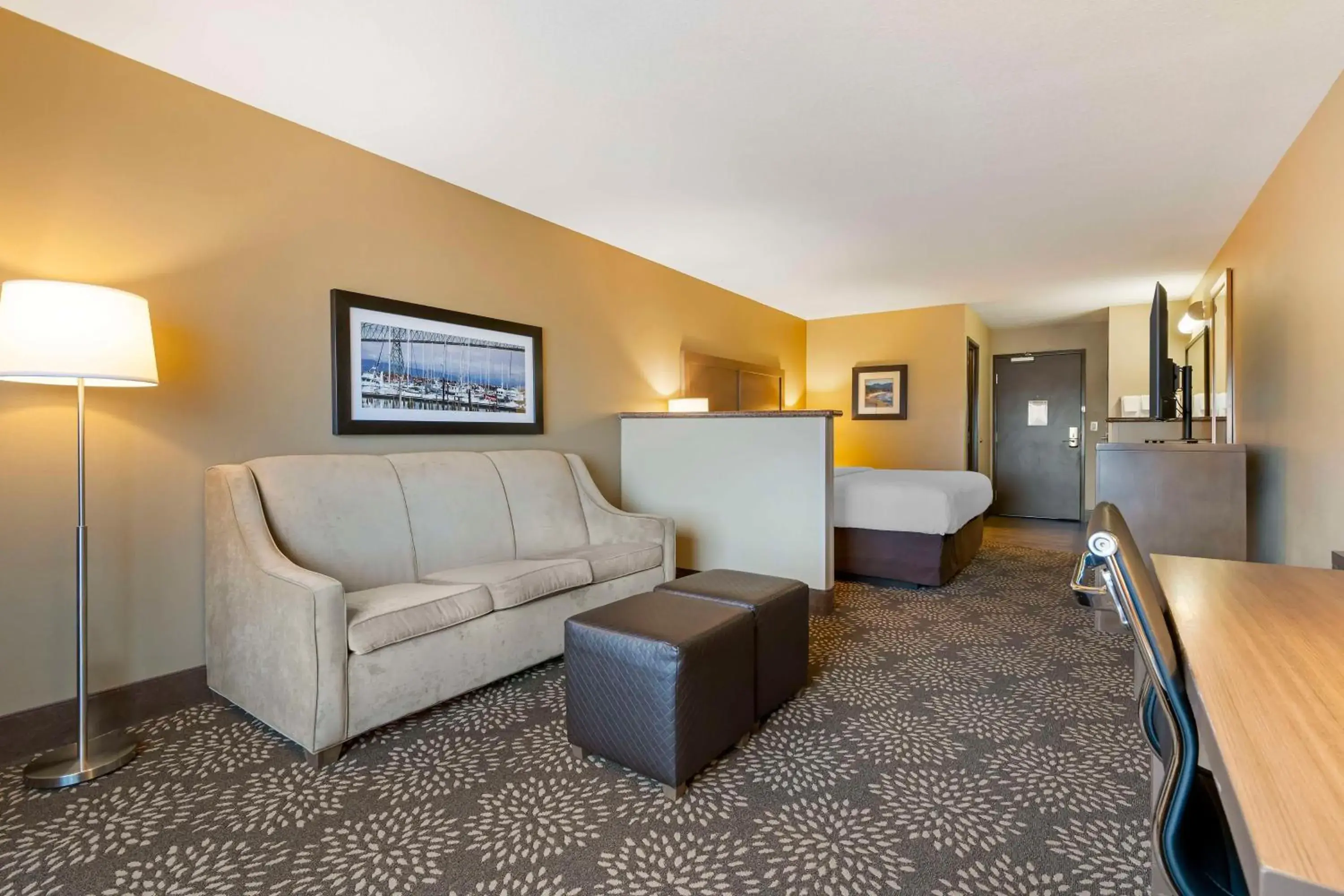 King Room with Sofa Bed and Bath Tub - Disability Access/Non-Smoking in Best Western Columbia River Waterfront Hotel Astoria King Room with Sofa Bed and Bath Tub - Disability Access/Non-Smoking in Best Western Columbia River Waterfront Hotel Astoria