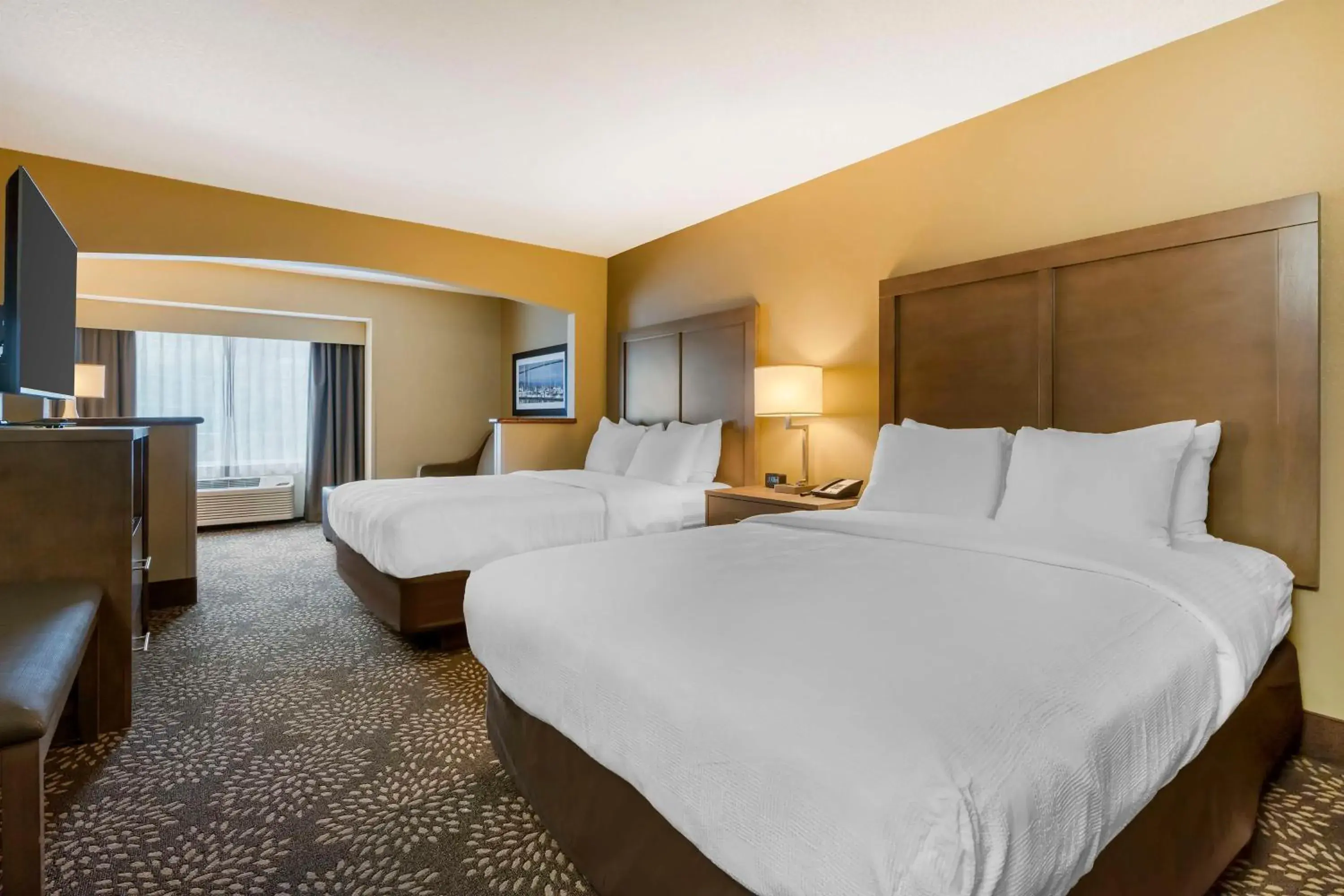 Queen Suite with Two Queen Beds and Sofa Bed - Non-Smoking in Best Western Columbia River Waterfront Hotel Astoria Queen Suite with Two Queen Beds and Sofa Bed - Non-Smoking in Best Western Columbia River Waterfront Hotel Astoria