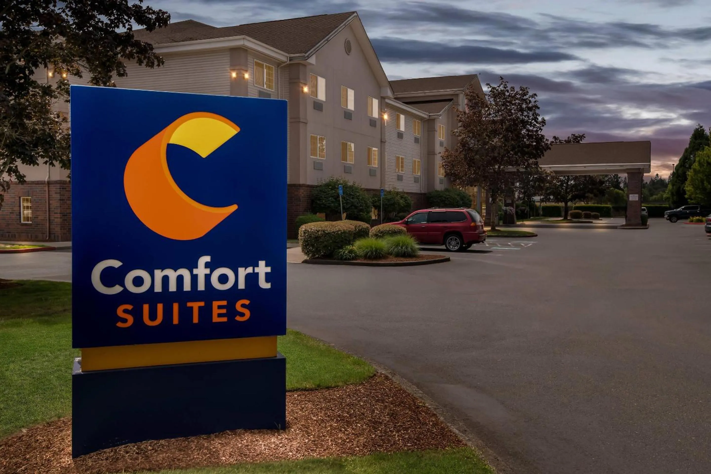 Property building in Comfort Suites Linn County Fairground and Expo